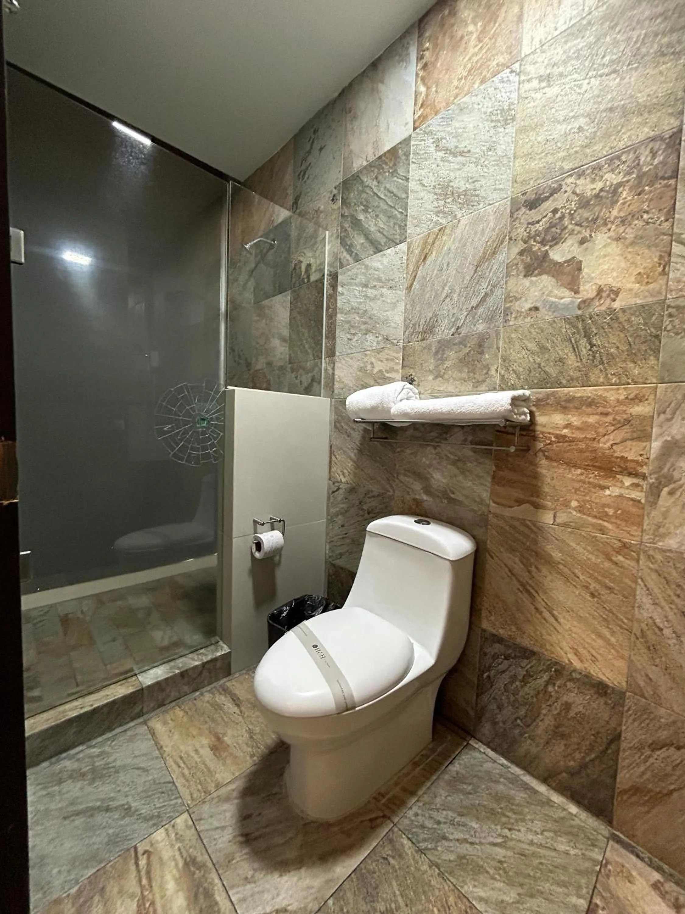 Shower in HVH by Yaxché