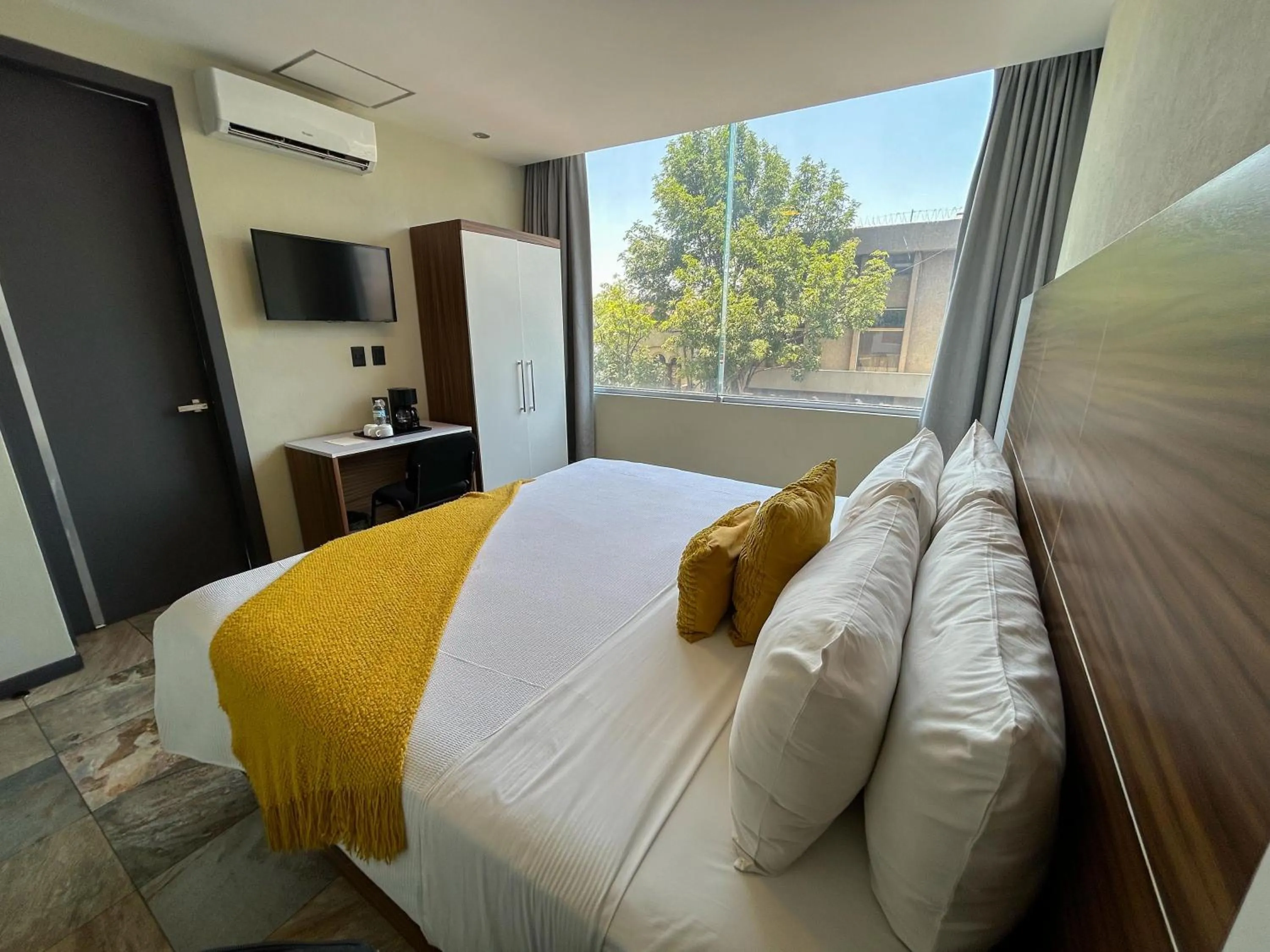 TV and multimedia, Bed in HVH by Yaxché