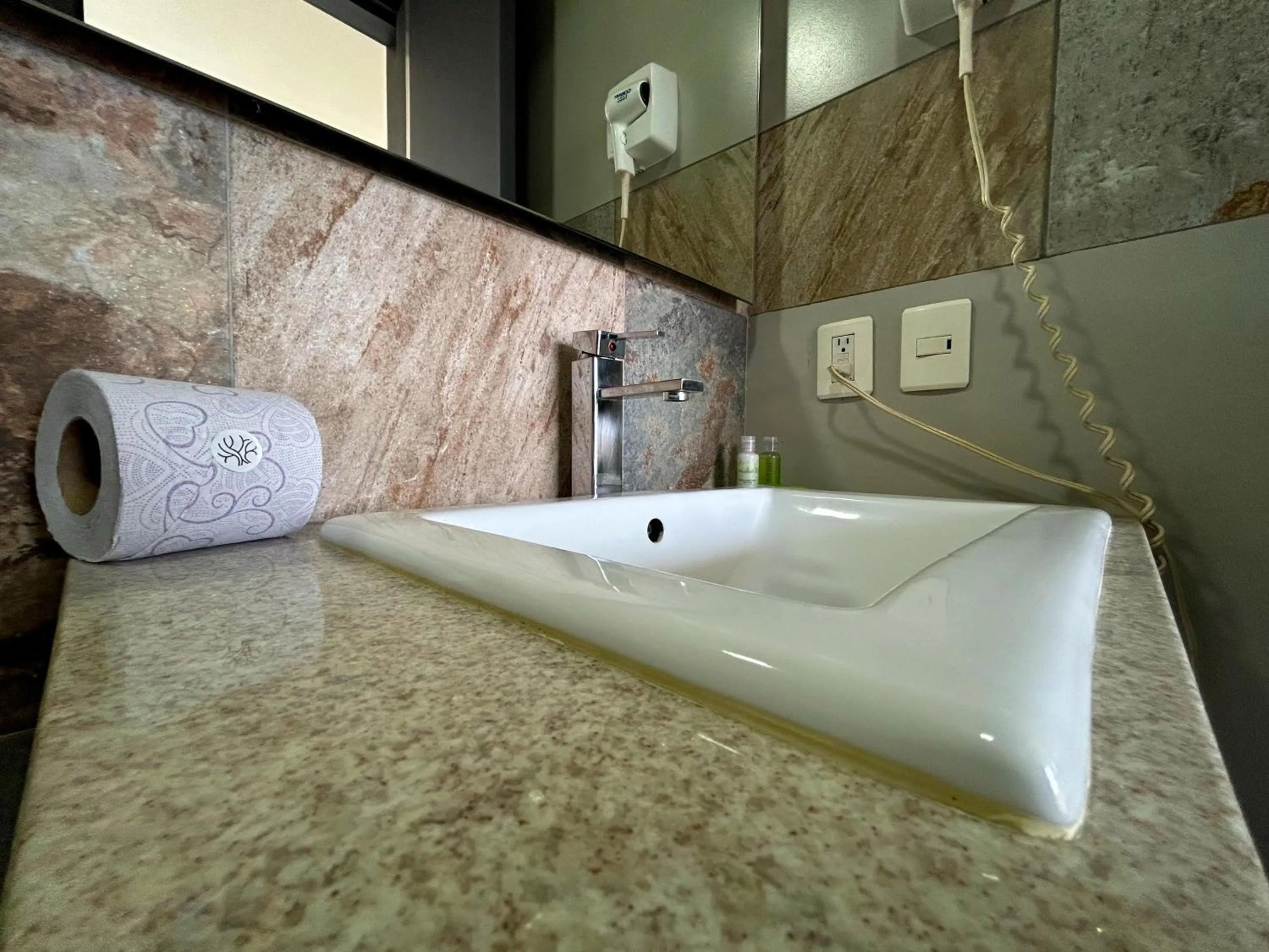 Bathroom in HVH by Yaxché