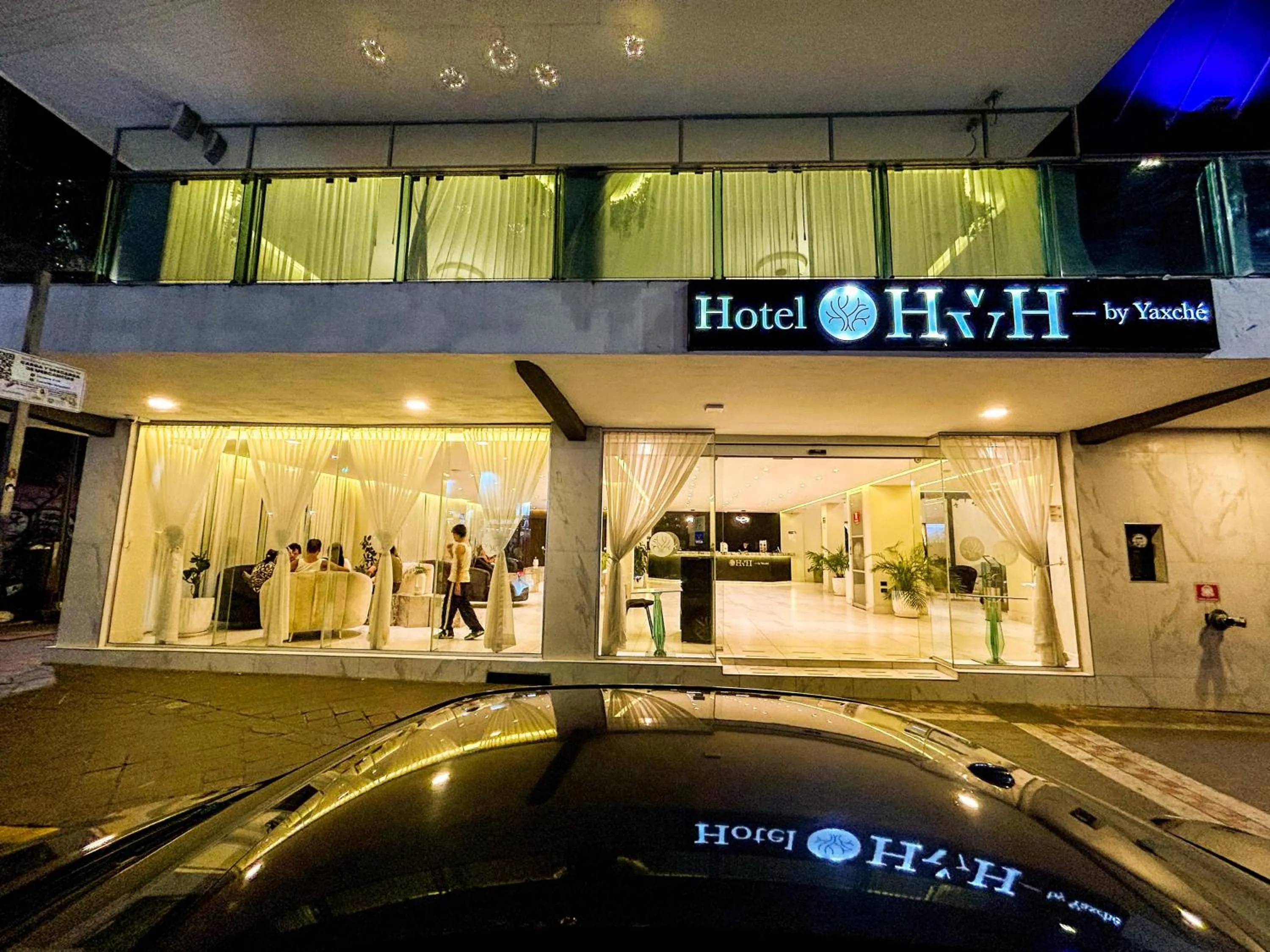 Night in HVH by Yaxché