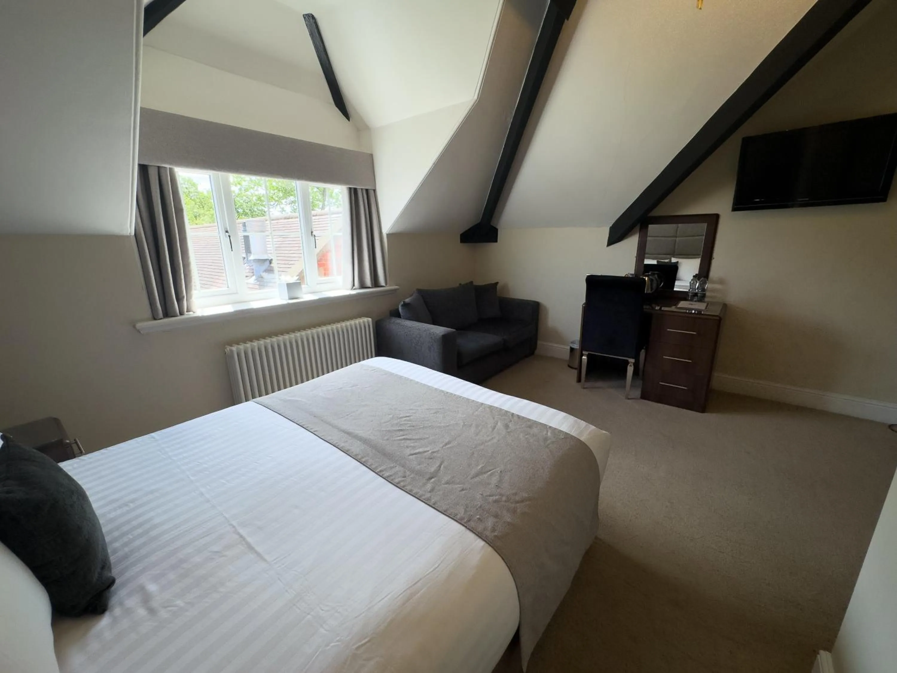 Bedroom, Bed in The Mount Country Manor Hotel & Golf Wolverhampton