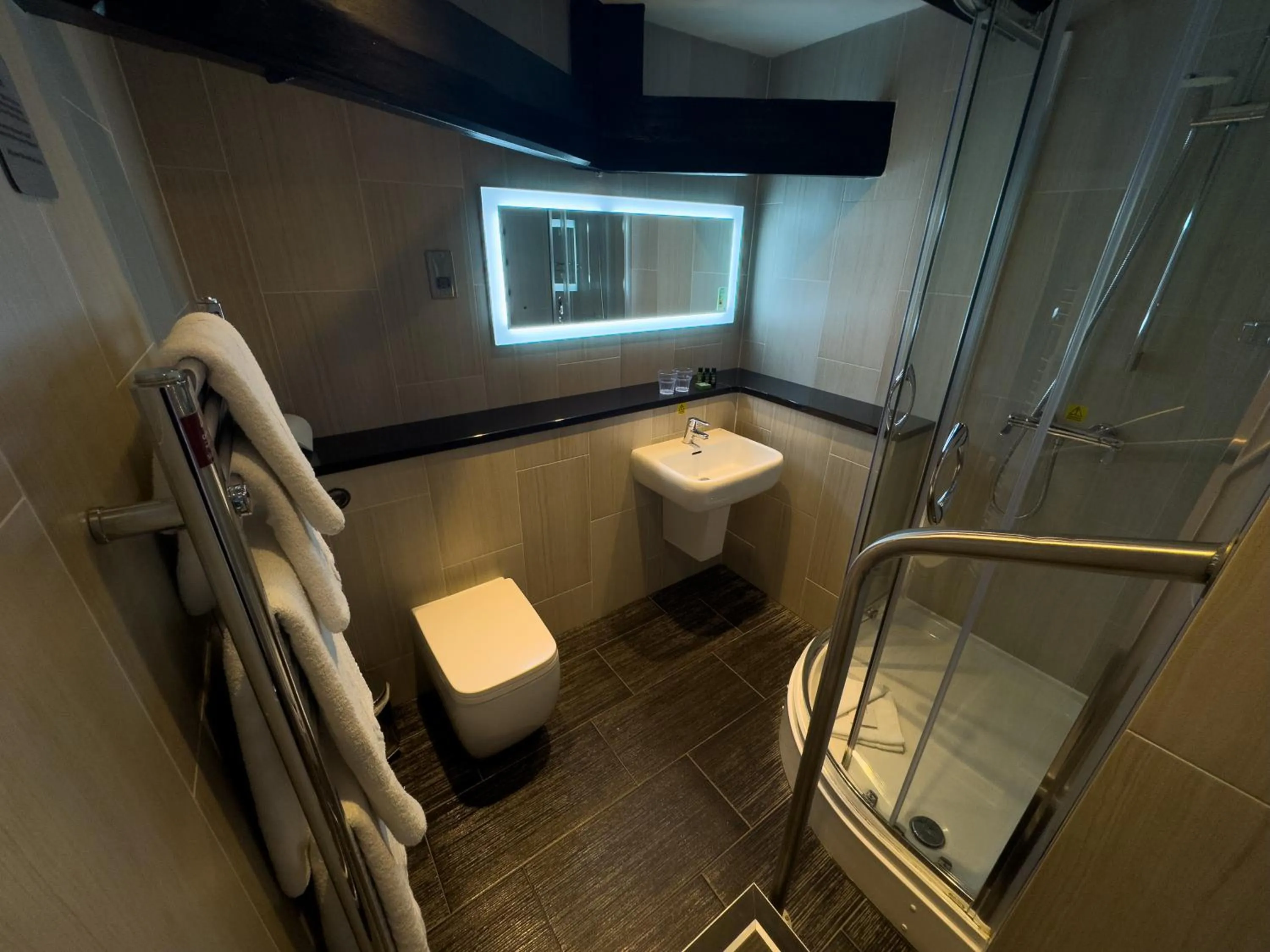 Bathroom in The Mount Country Manor Hotel & Golf Wolverhampton