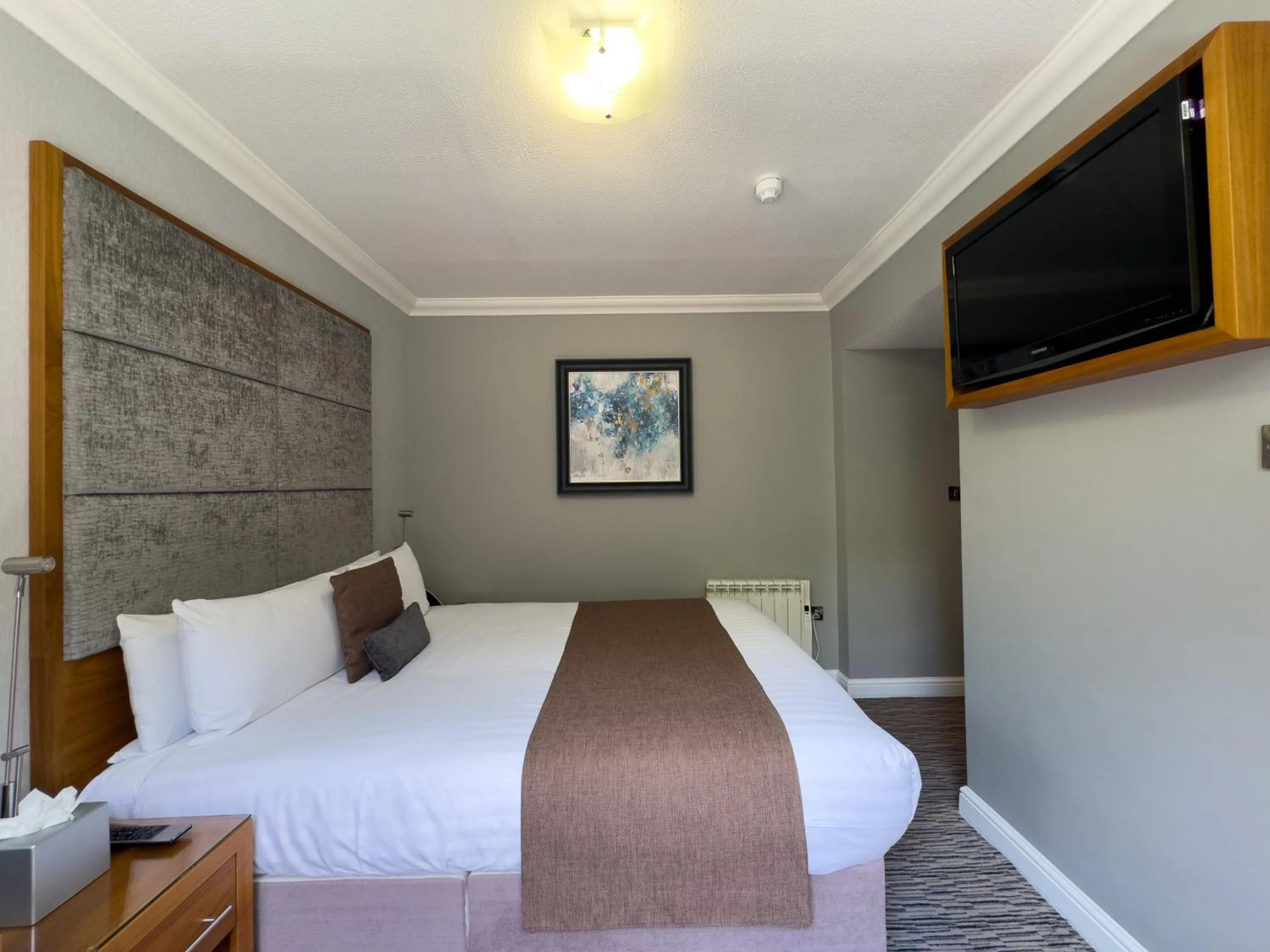 Bedroom, Bed in The Mount Country Manor Hotel & Golf Wolverhampton