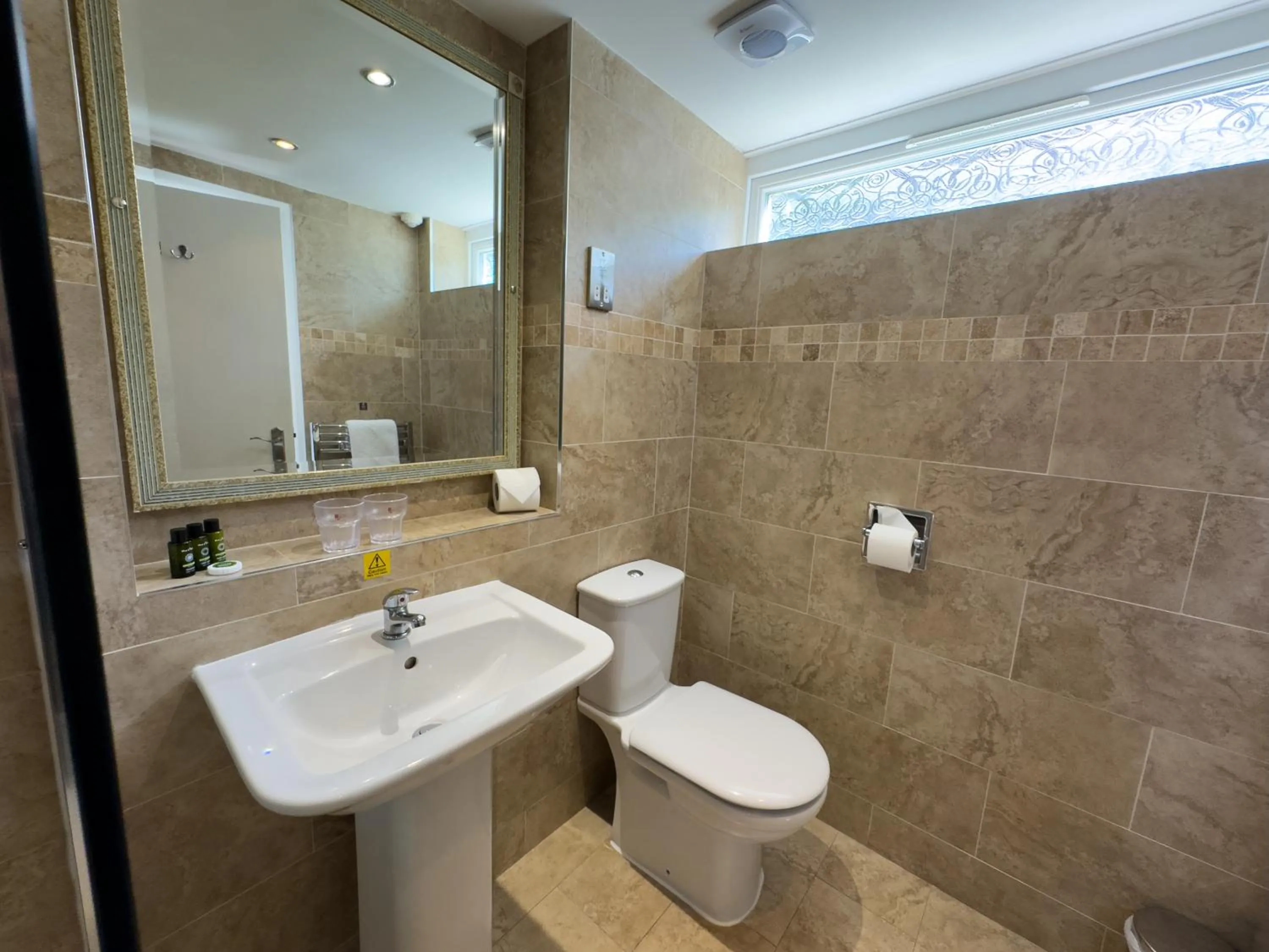 Bathroom in The Mount Country Manor Hotel & Golf Wolverhampton