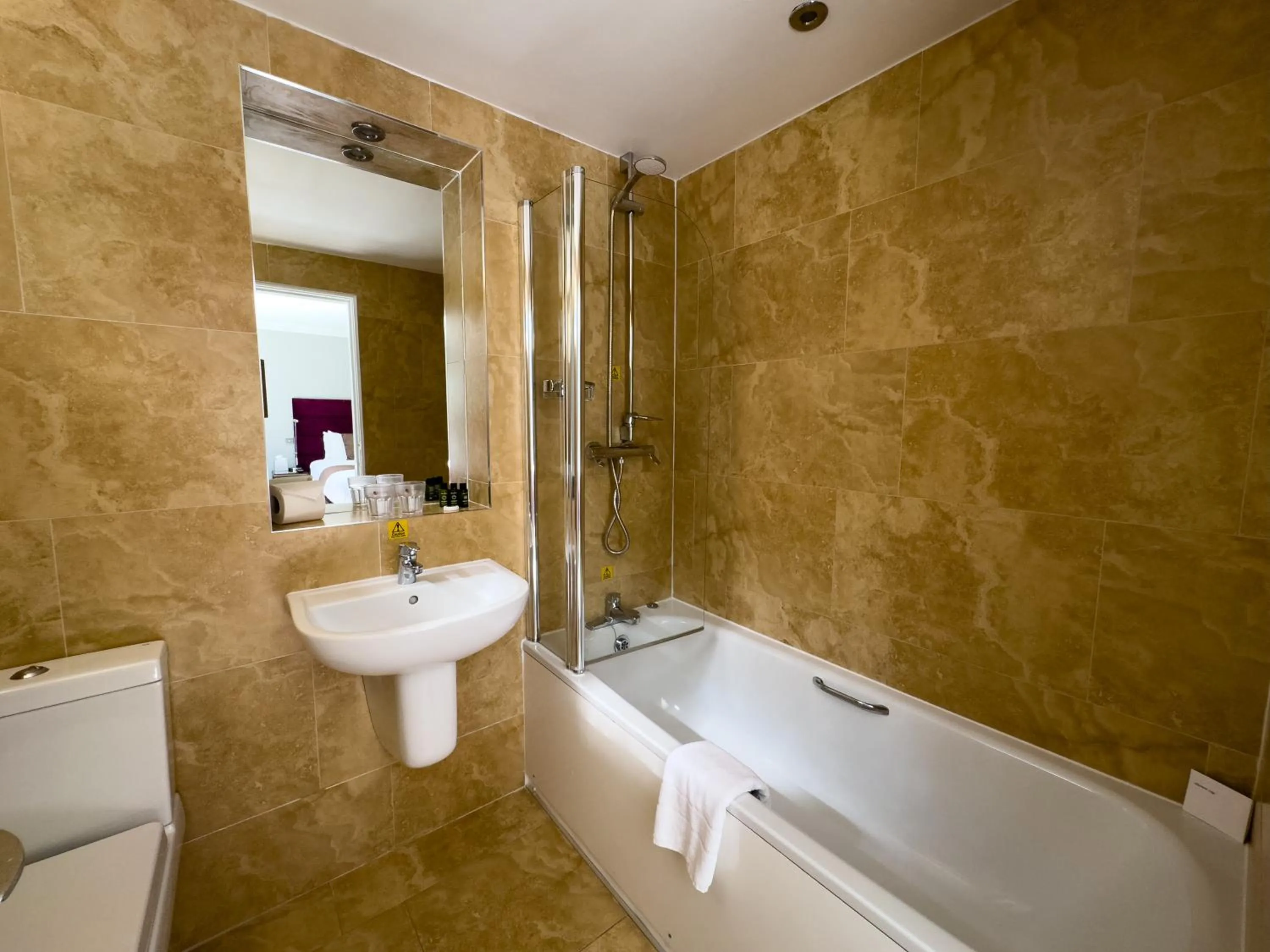 Bathroom in The Mount Country Manor Hotel & Golf Wolverhampton