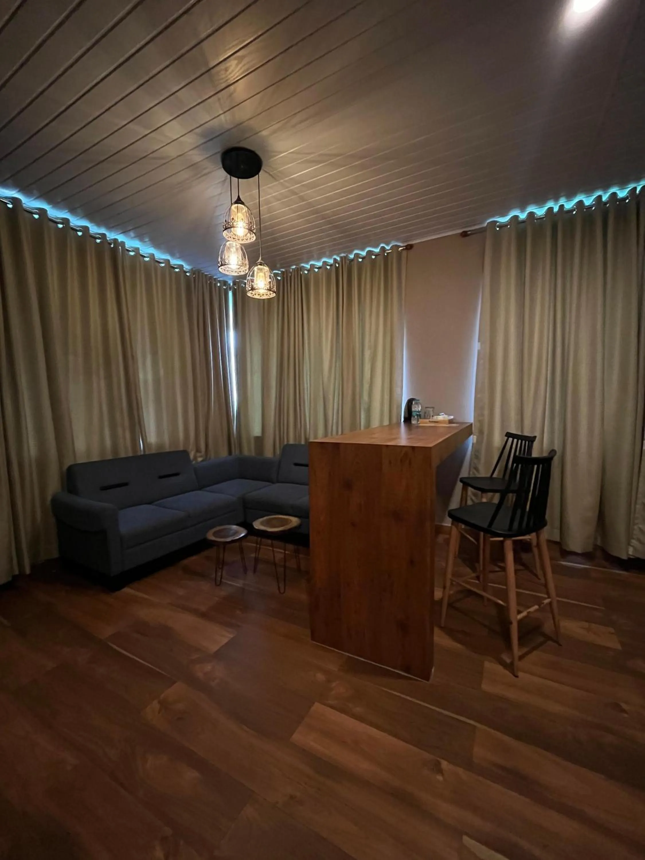 Seating area in Misty Courtyard Resort