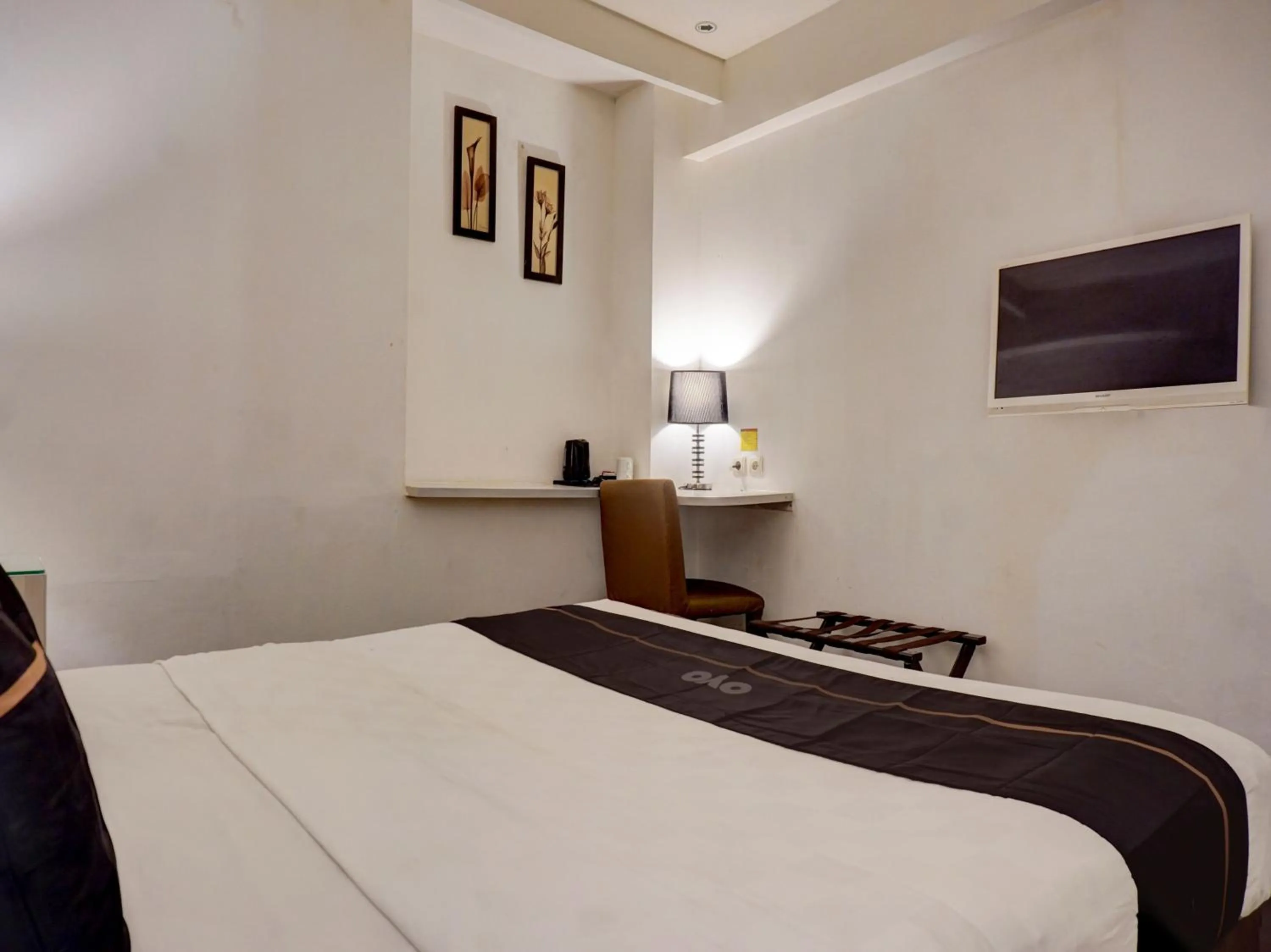 Bedroom, Bed in Hotel O Townhouse Oak Grand Orienchi