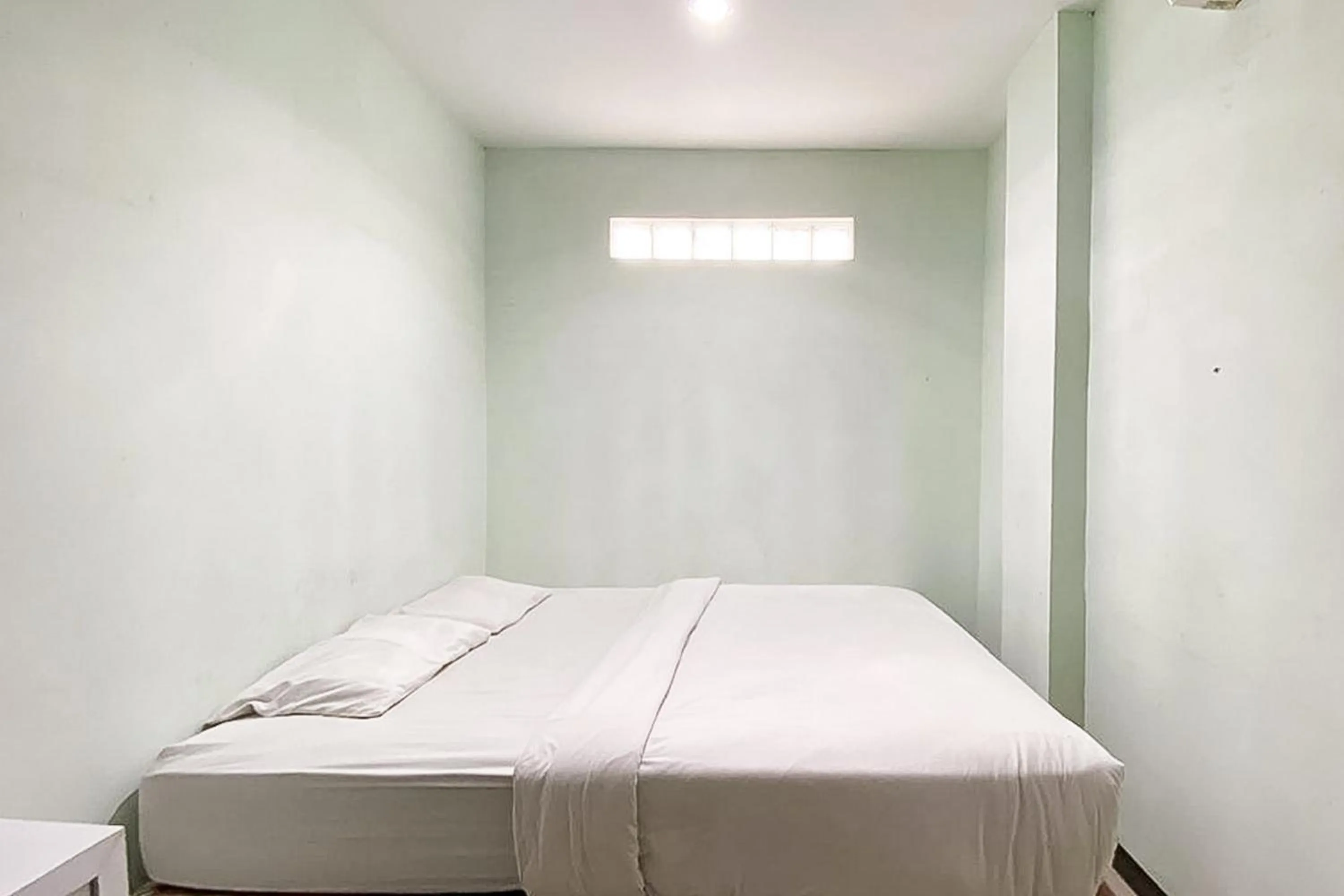 Bedroom, Bed in RedDoorz Hostel at FInest Medan