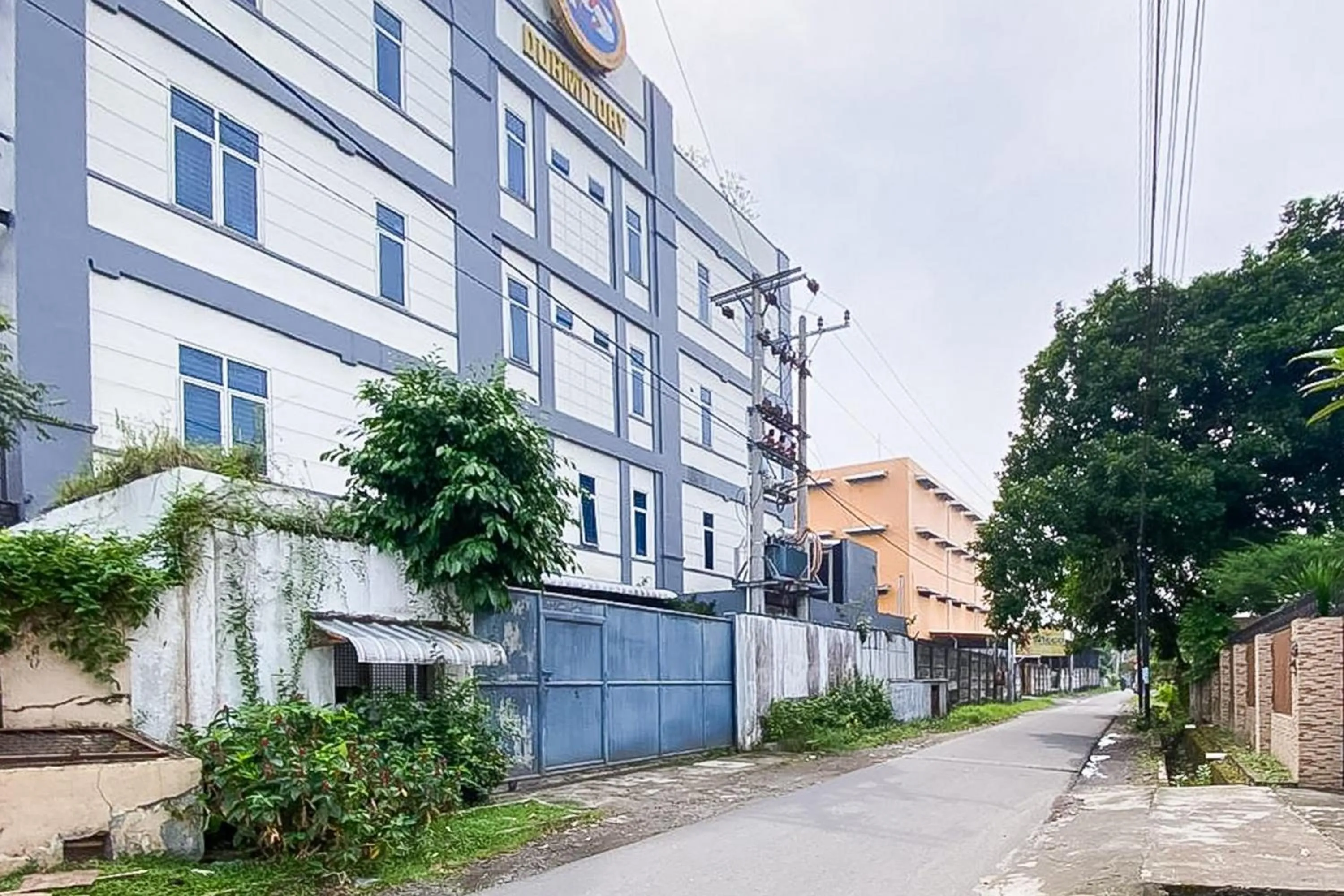 Facade/entrance in RedDoorz Hostel at FInest Medan