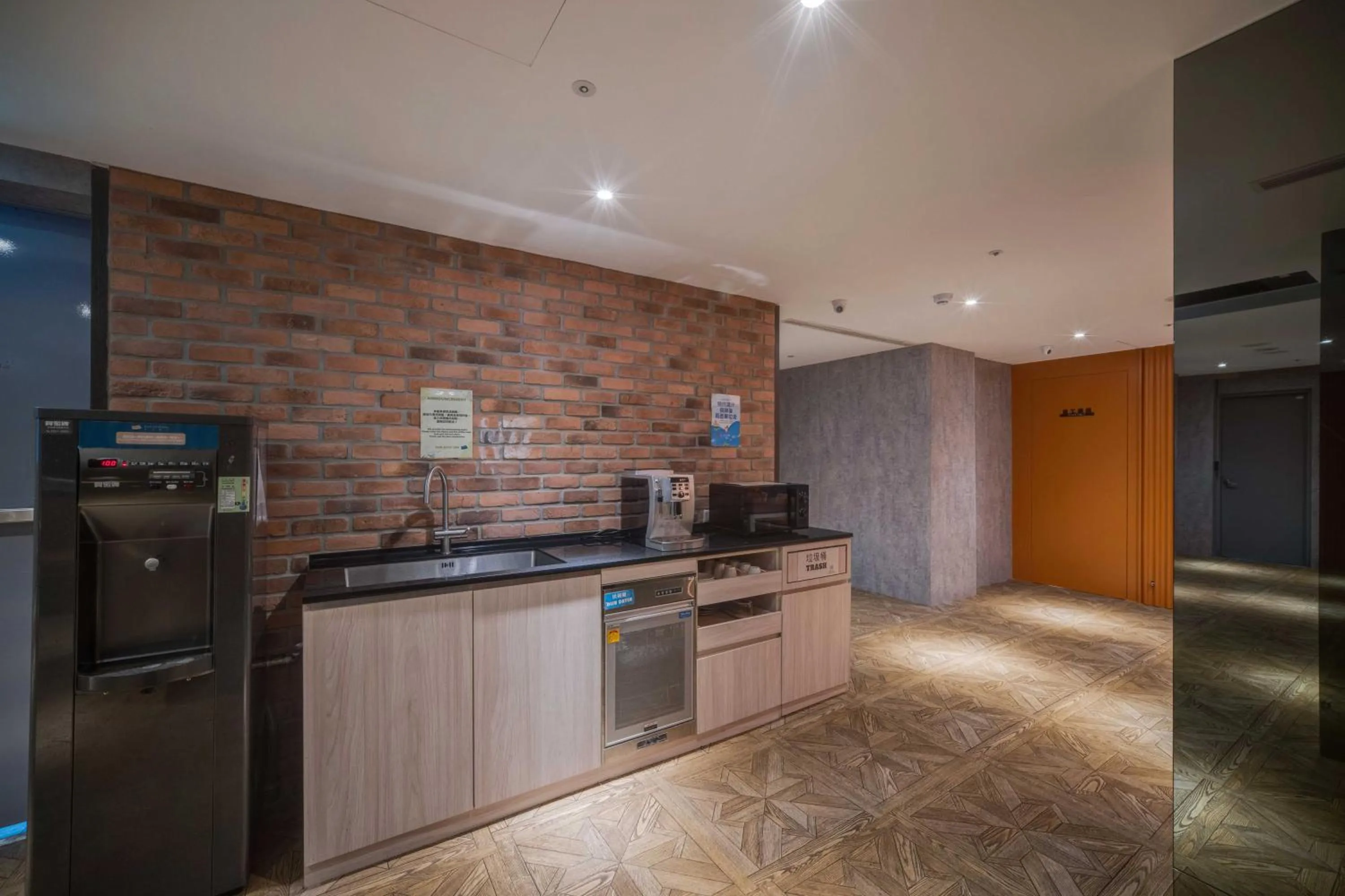 Communal lounge/ TV room in Fun Stay Inn Ximen