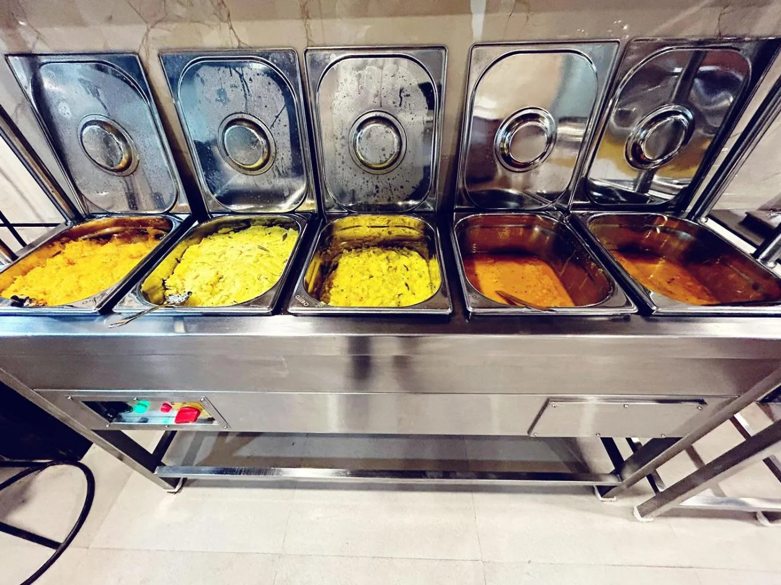 Restaurant/places to eat in Hotel Grand Sabarees