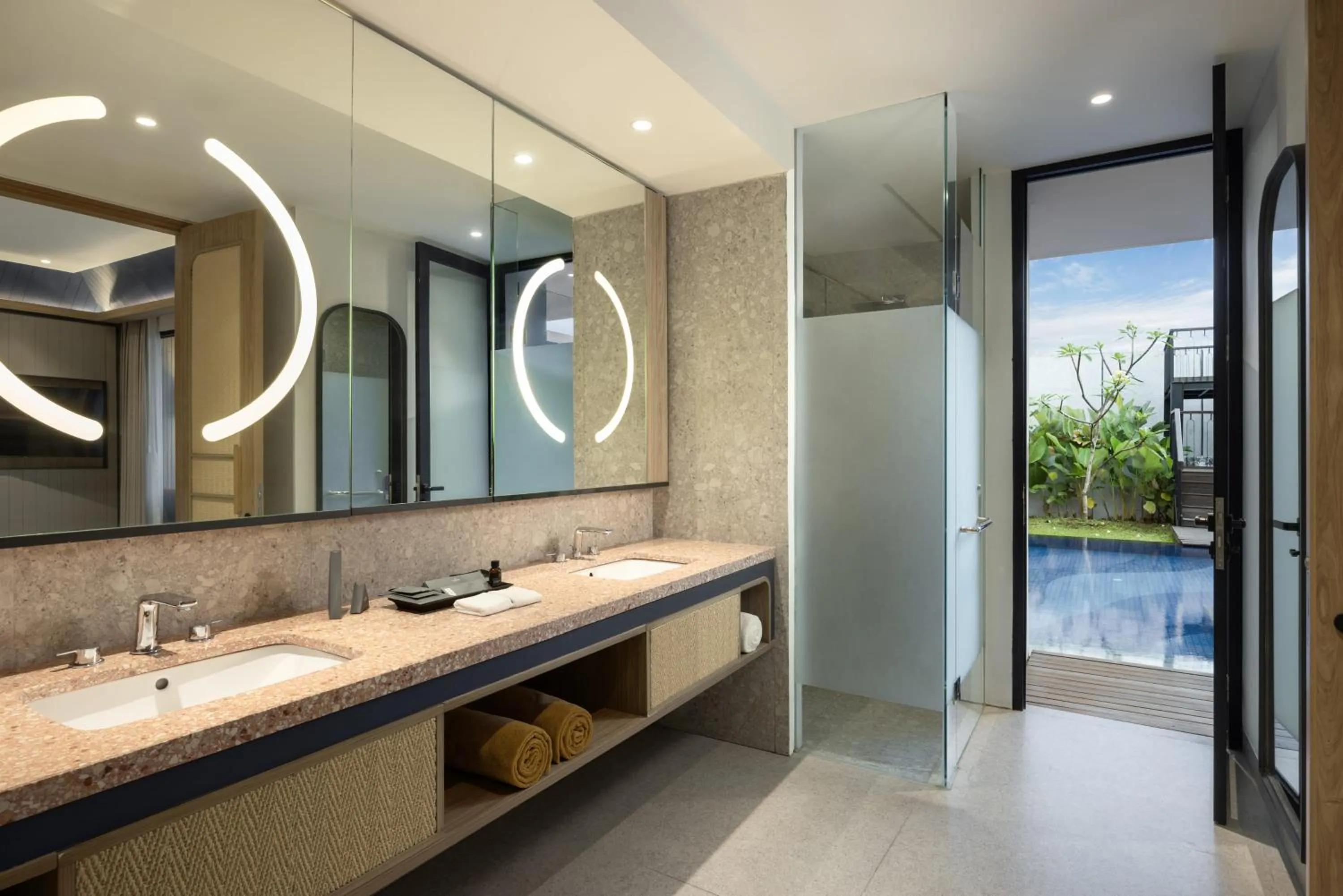 Shower in Hotel Santika Premiere Linggarjati - Kuningan