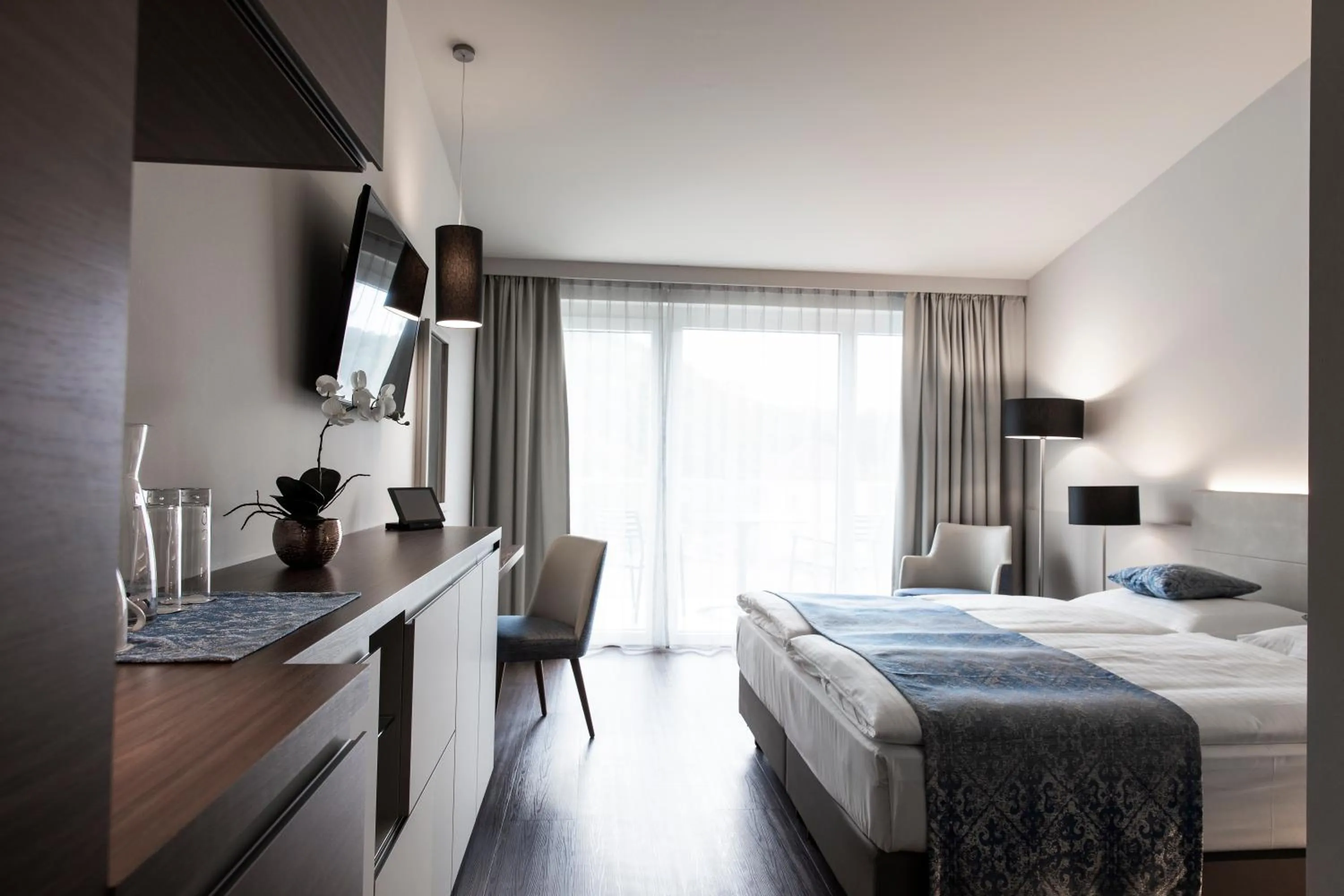 Photo of the whole room, Bed in Nuhr Medical - Hotel & Restaurant - ab 2 Nächtigungen von 13 Feb - 15 Feb 2026 kostenlose Zimmer Dekoration & eine Flasche Sekt für den Valentinstag - Champagner & Kaviar Abend am 14 Feb 2026 um 18 Uhr