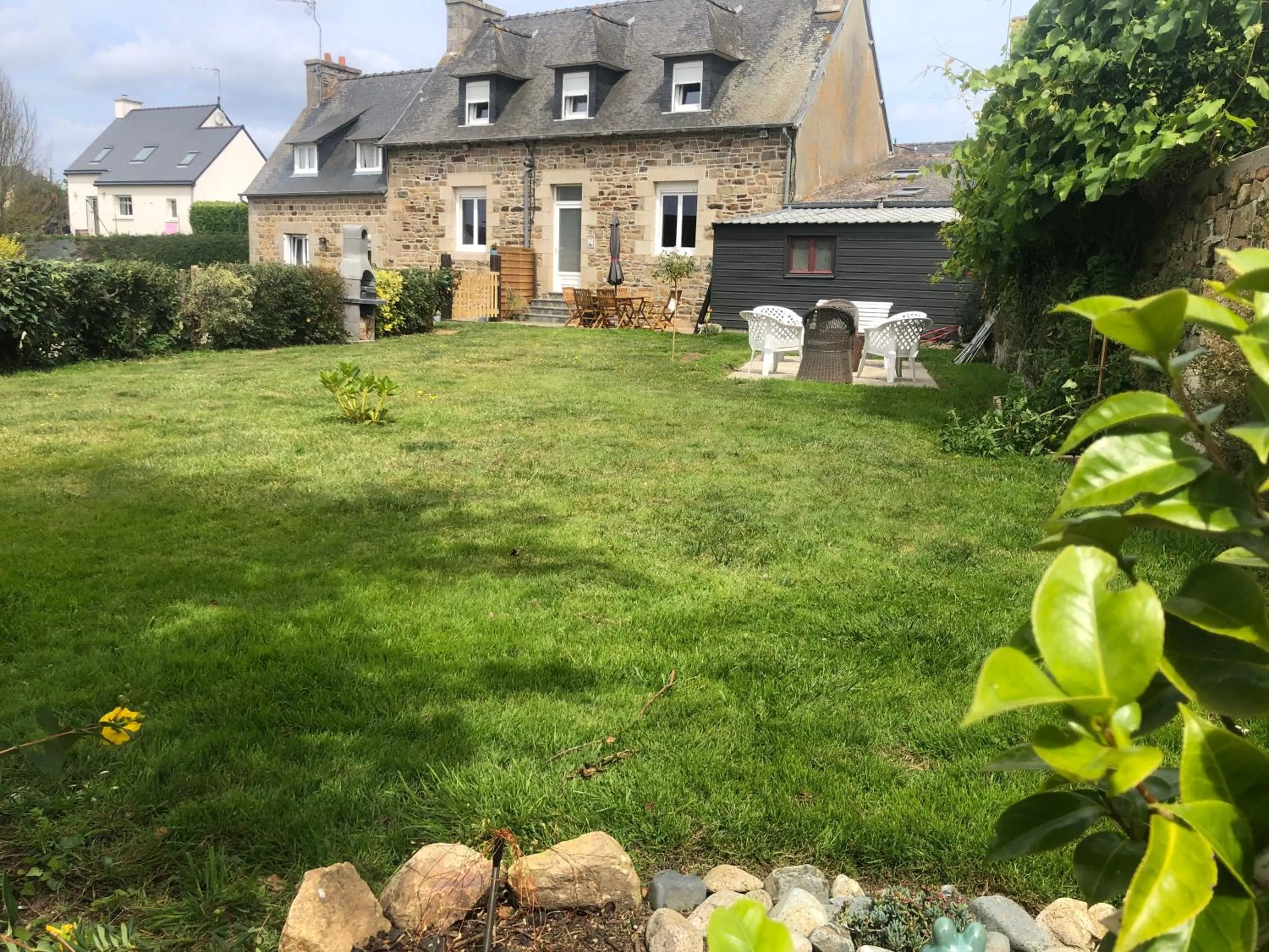 Garden, Property Building in Gites le Rucher de Kerillis
