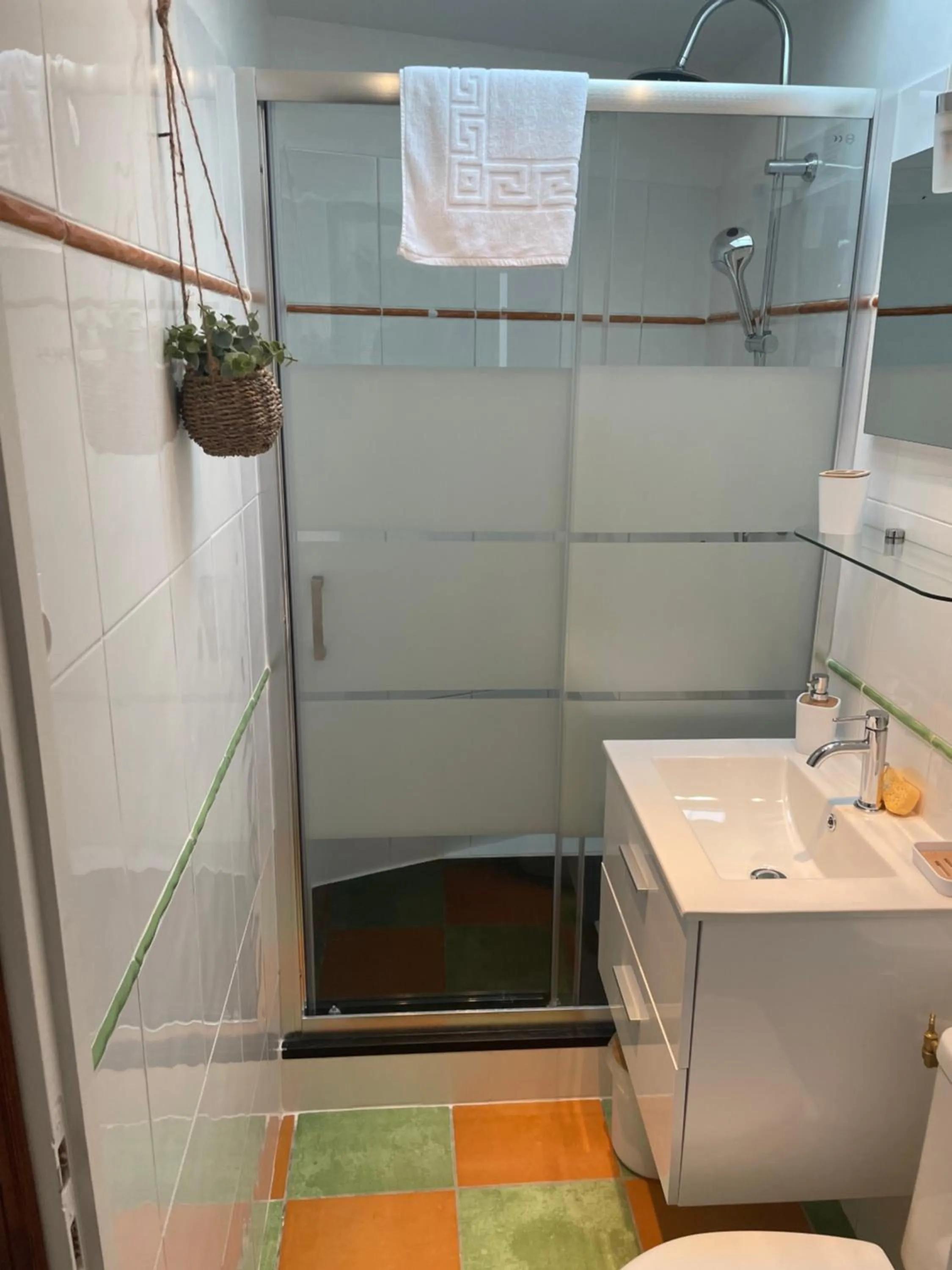 Shower, Bathroom in Gites le Rucher de Kerillis