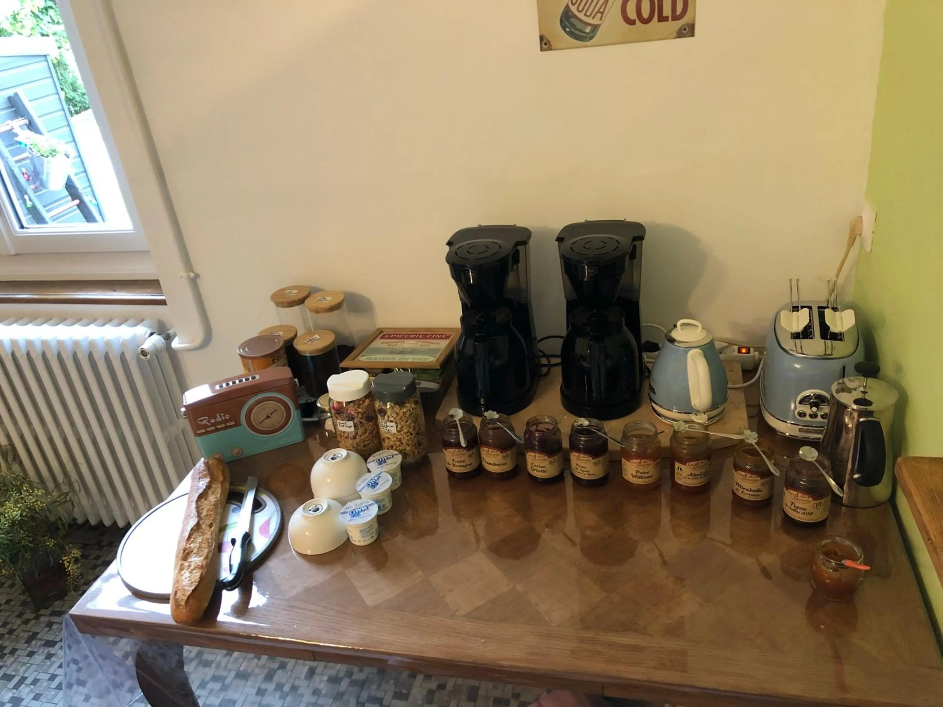 Coffee/tea facilities in Gites le Rucher de Kerillis