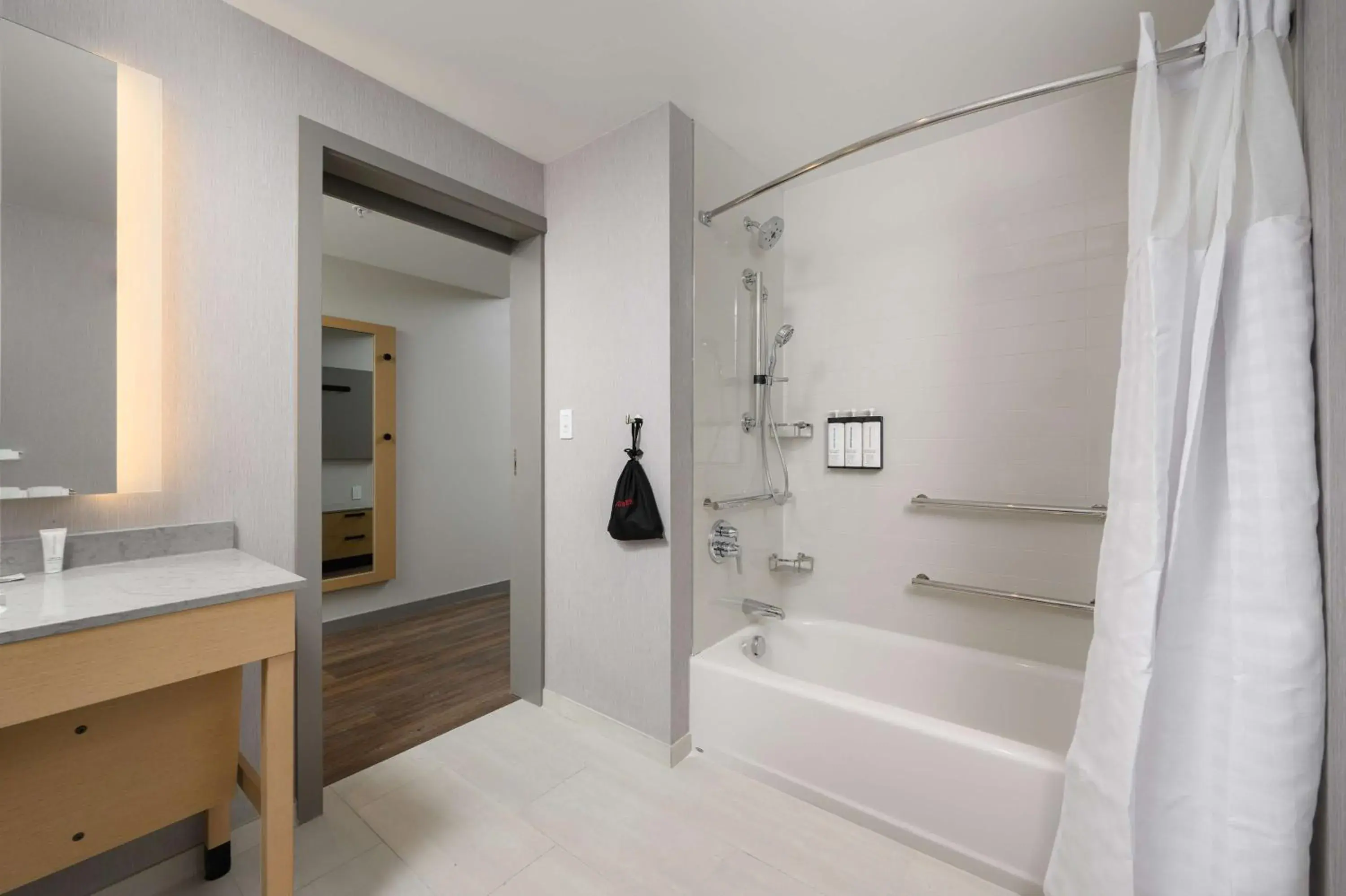 Queen Room with Two Queen Beds and Accessible Tub in Hyatt Place Albany Downtown Queen Room with Two Queen Beds and Accessible Tub in Hyatt Place Albany Downtown