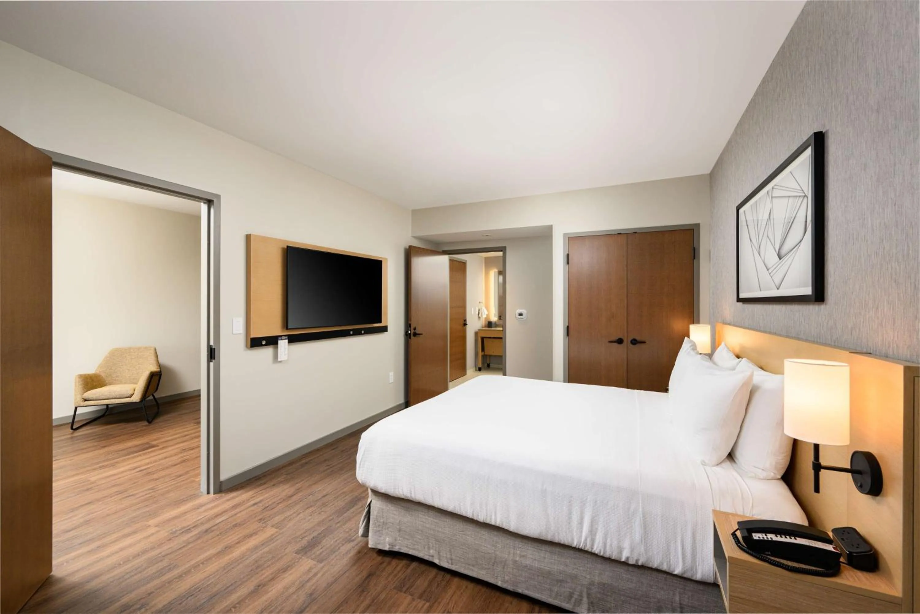 Photo of the whole room, Bed in Hyatt Place Albany Downtown