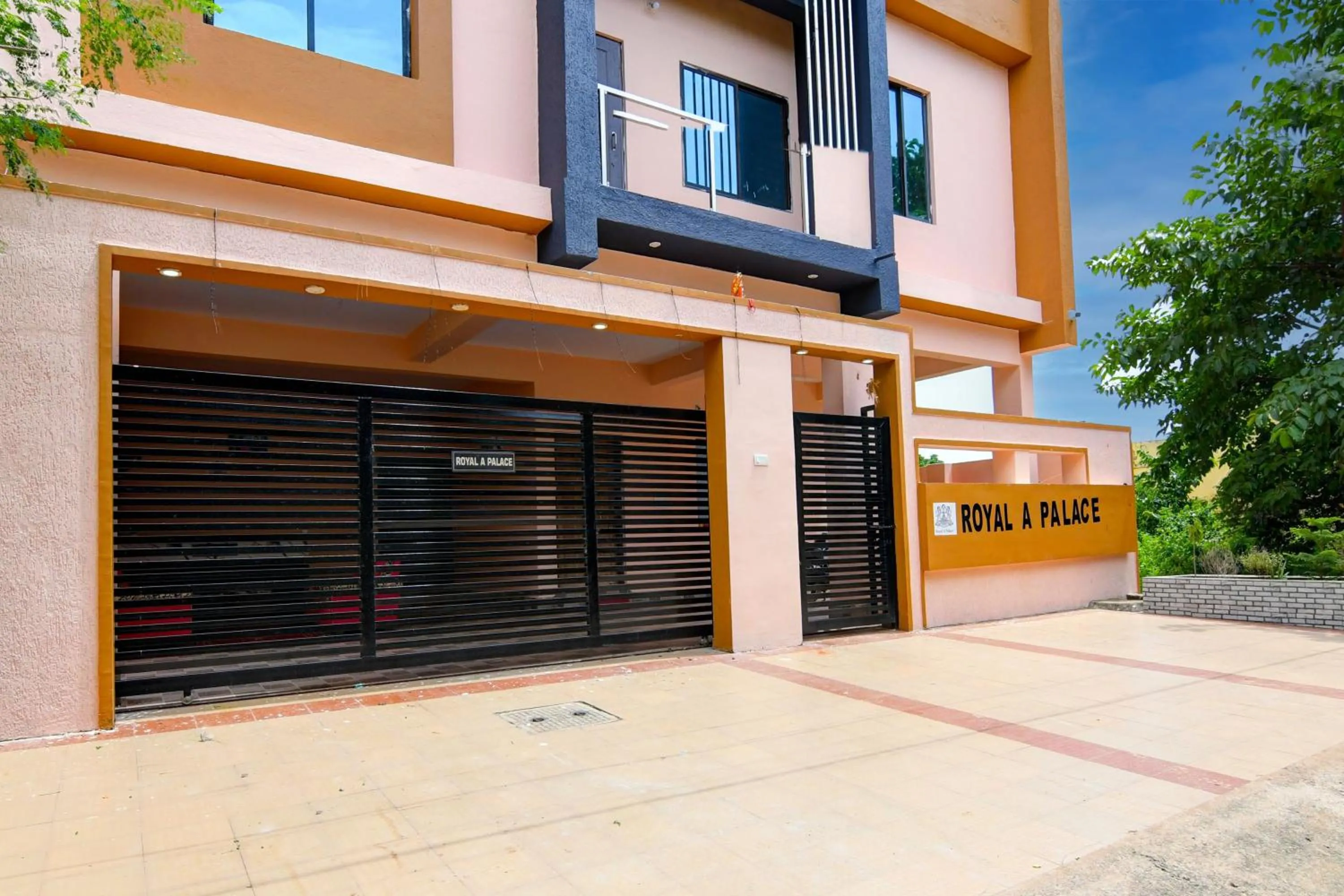 Facade/entrance in Super Hotel O Royal A Palace
