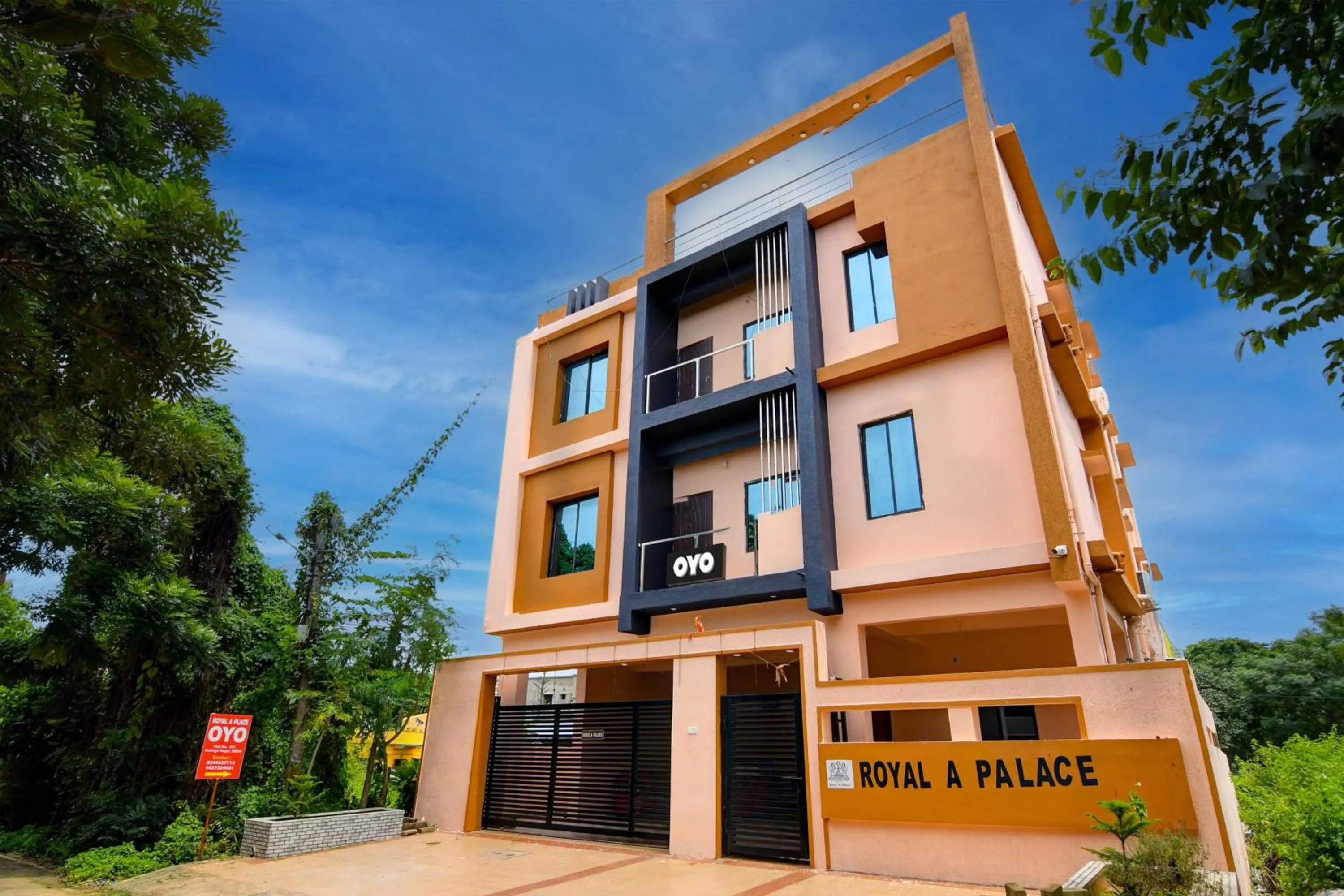 Facade/entrance in Super Hotel O Royal A Palace