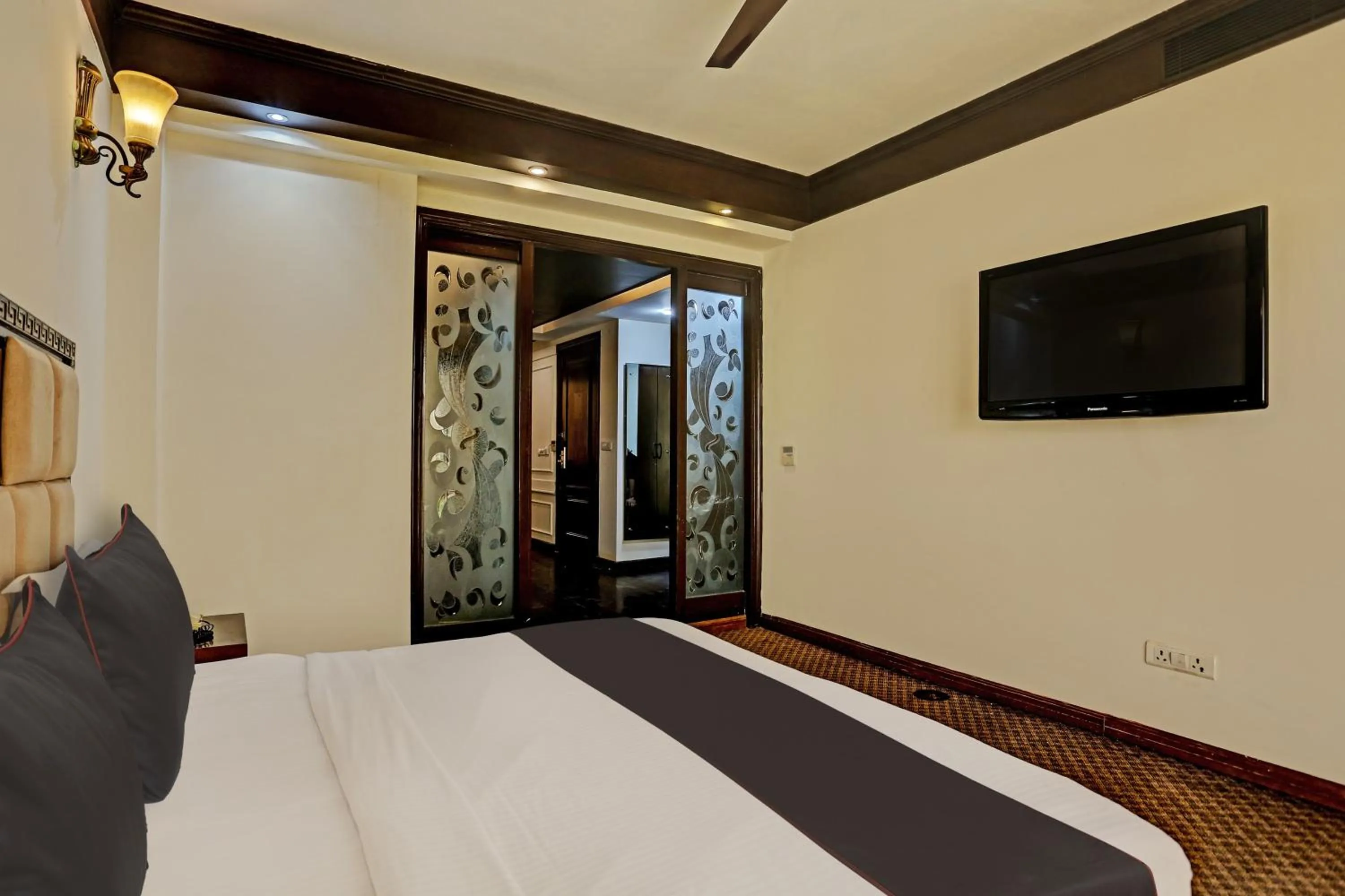 Bedroom, Bed in Townhouse The Royce New Friends Colony