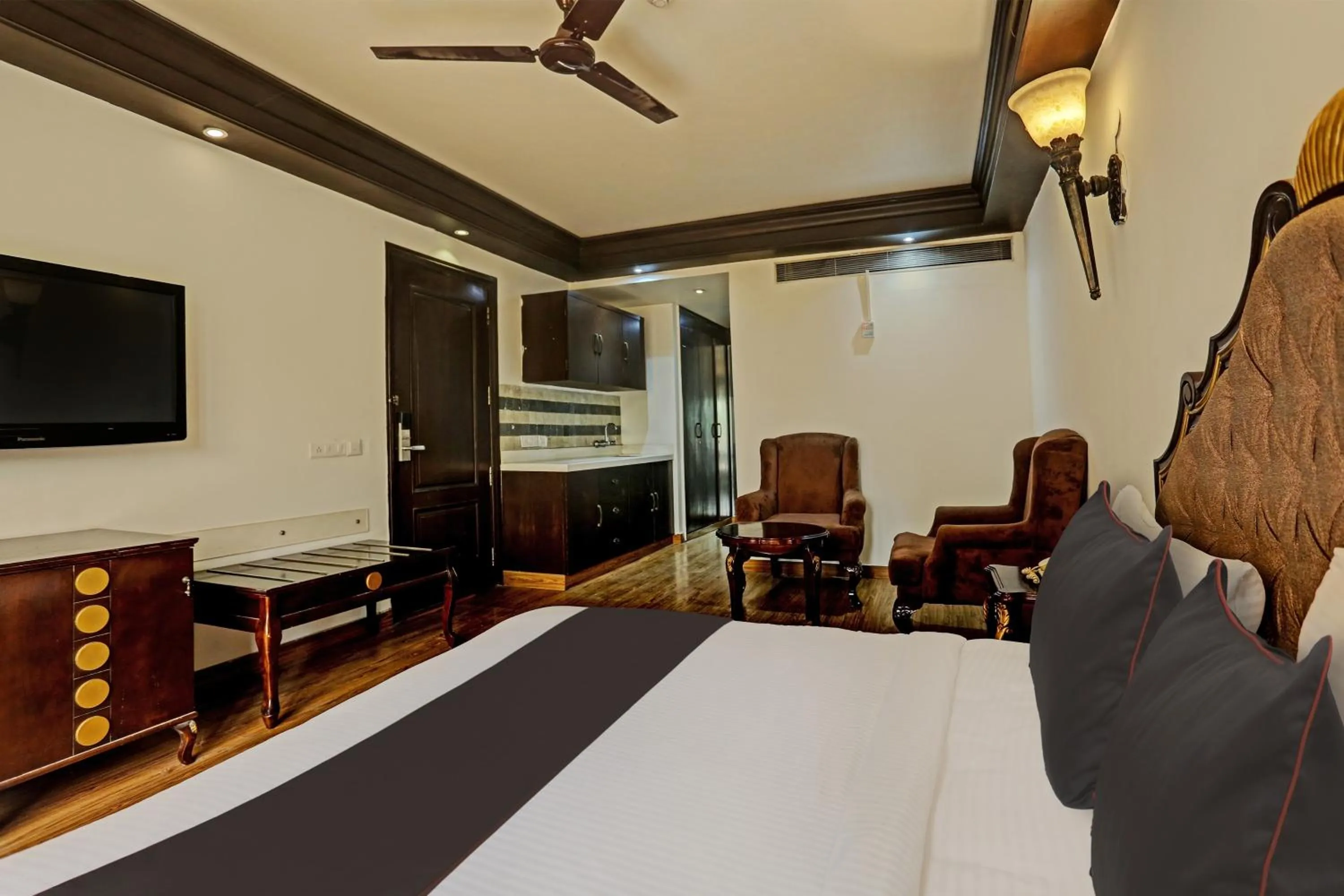 Lobby or reception, Bed in Townhouse The Royce New Friends Colony