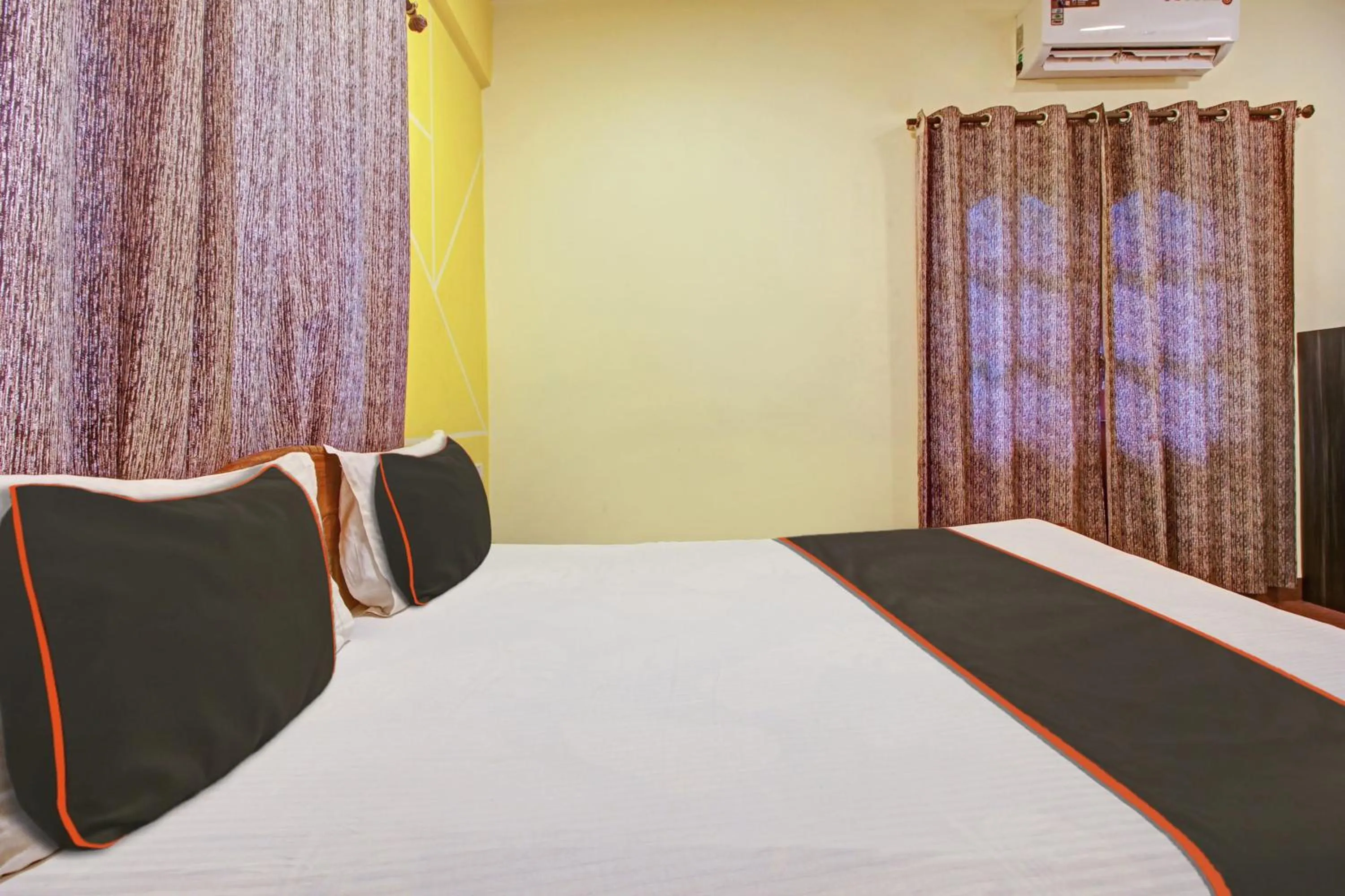 Bedroom, Bed in Hotel O Ferns Guest House