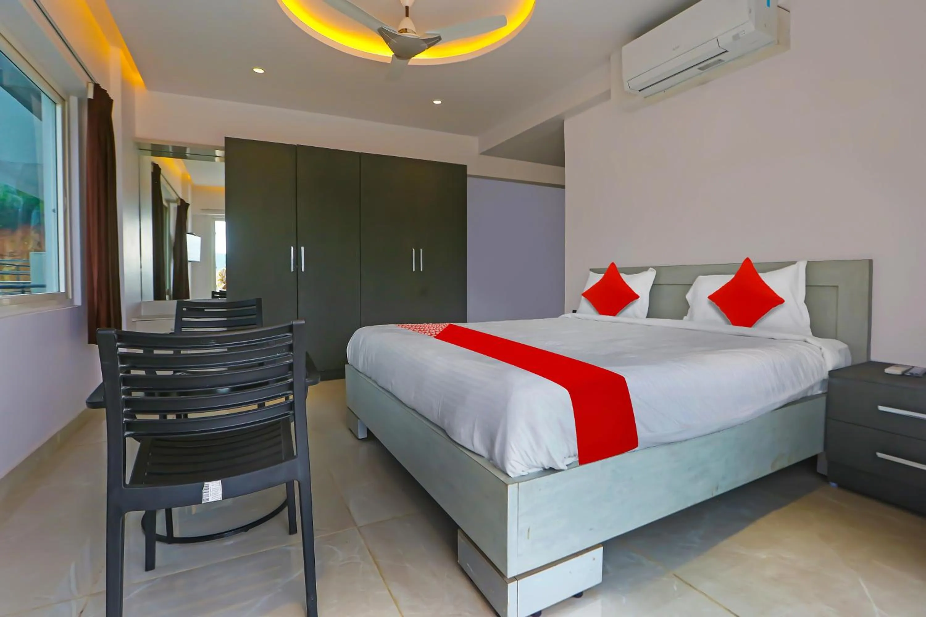 Bedroom, Bed in Super Hotel O Botcha Convection