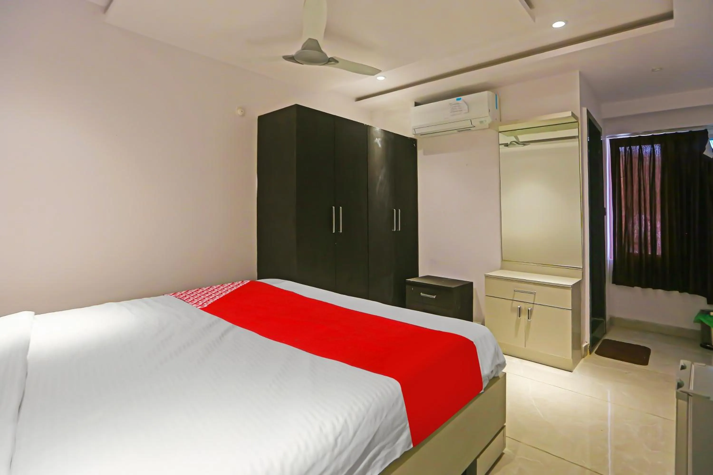 Bedroom, Bed in Super Hotel O Botcha Convection