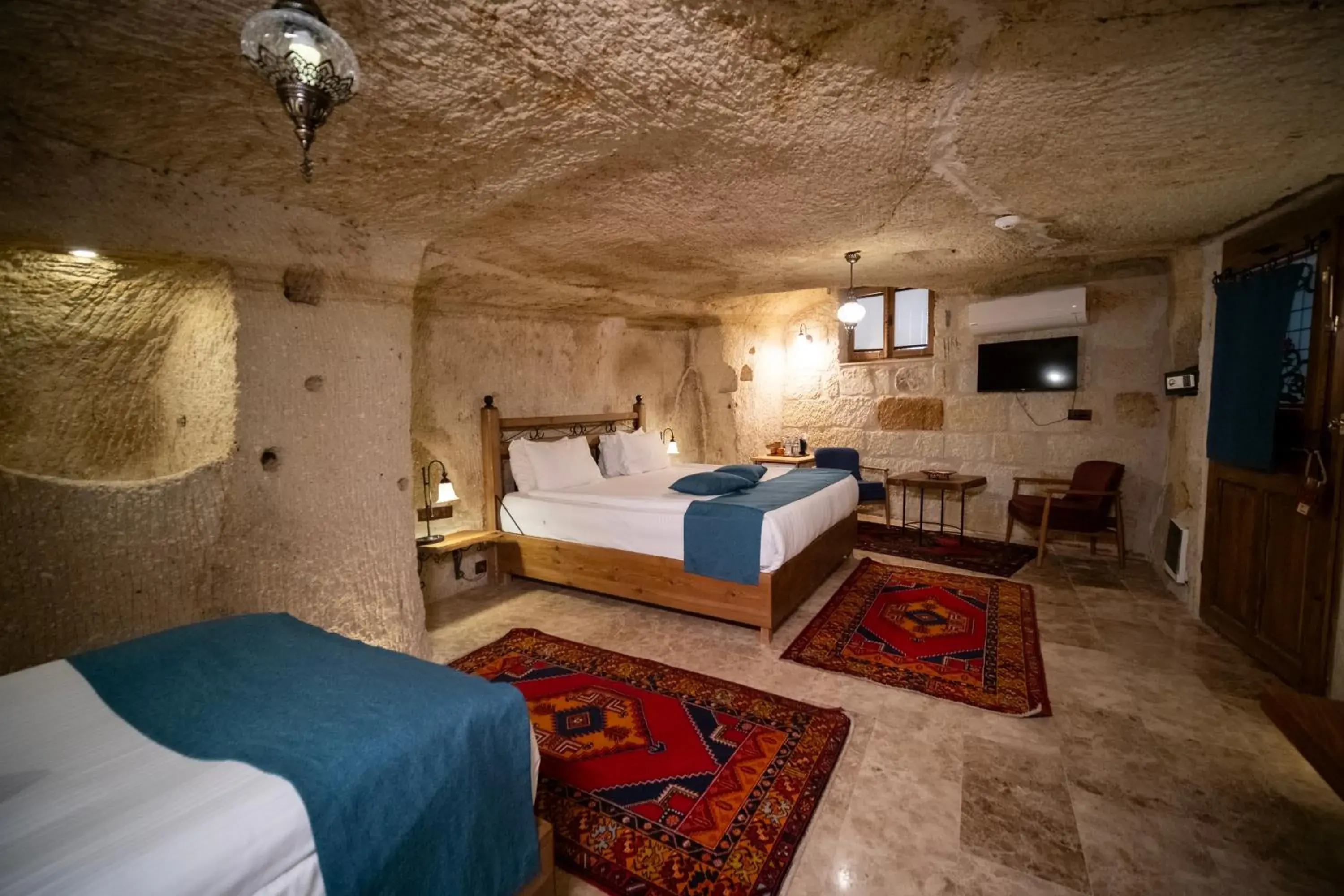 Deluxe Triple Room in Peruna Cave Deluxe Triple Room in Peruna Cave