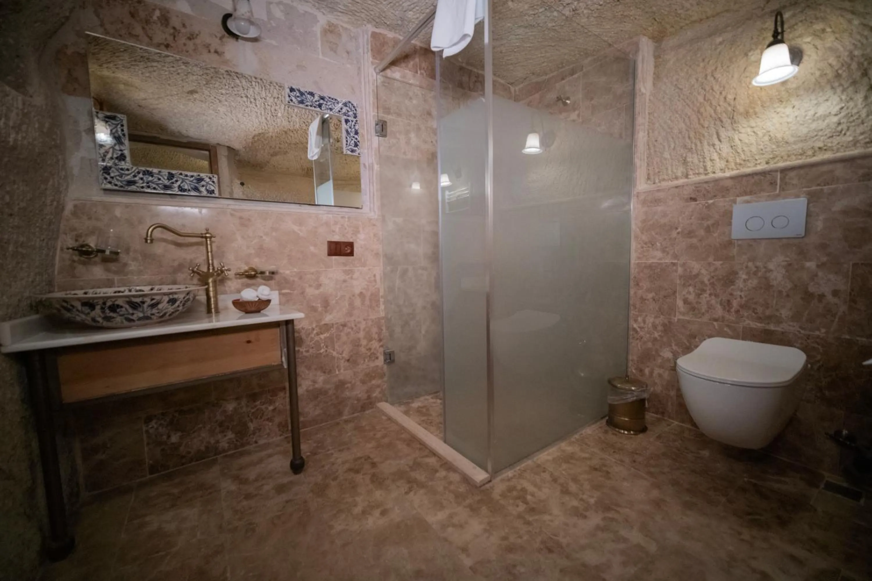 Shower in Peruna Cave