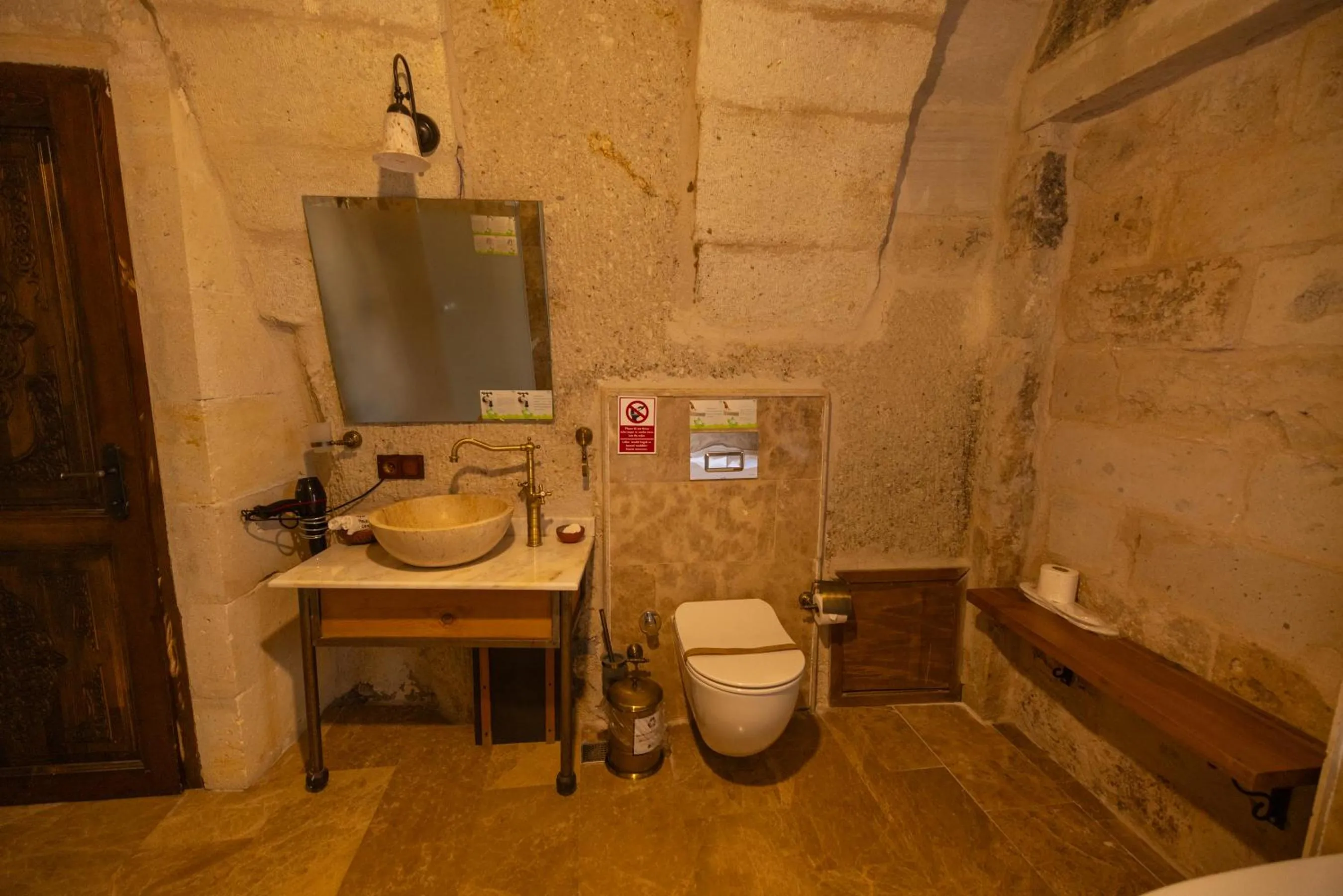 Bathroom in Peruna Cave