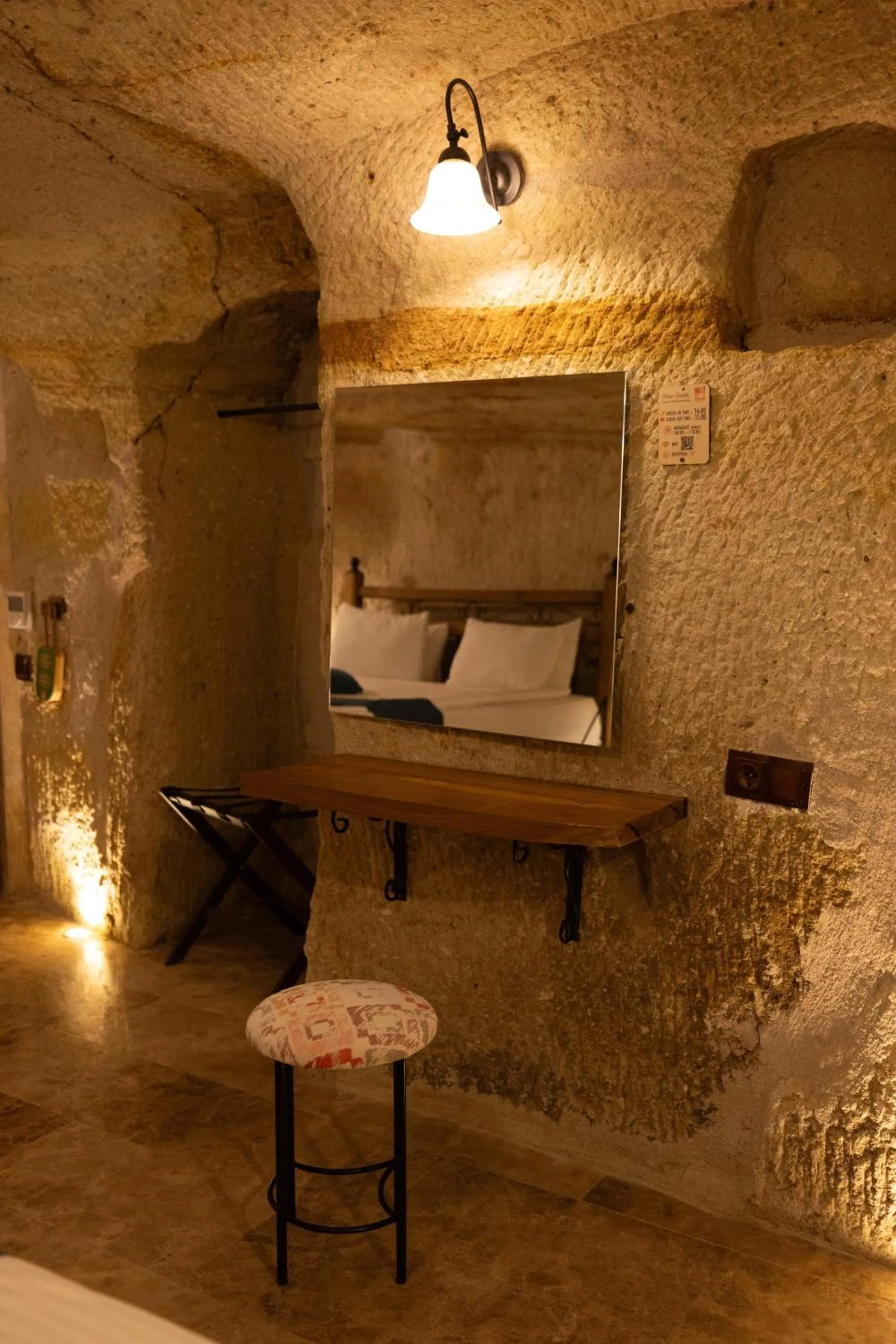 Area and facilities in Peruna Cave