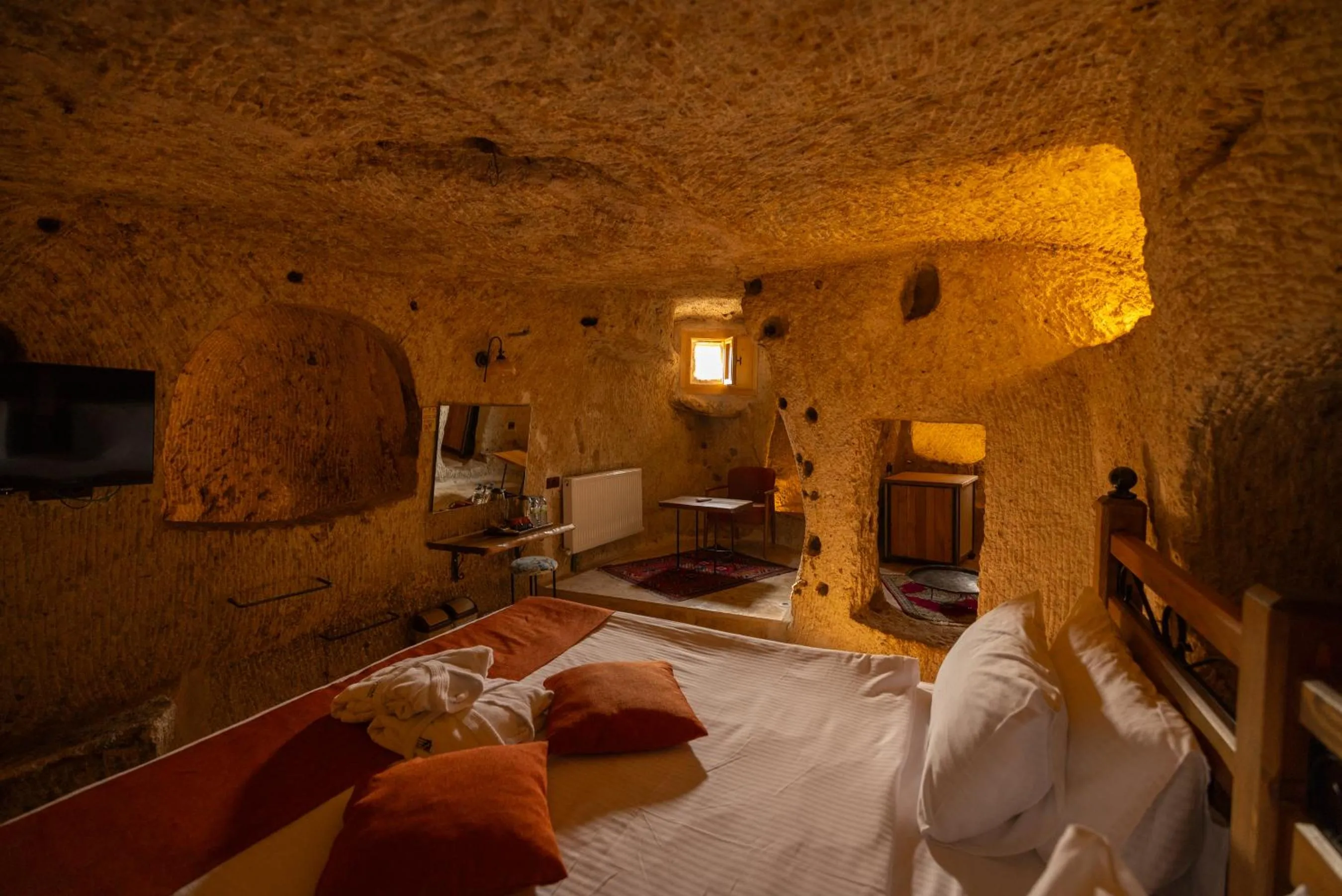 Bird's eye view, Bed in Peruna Cave