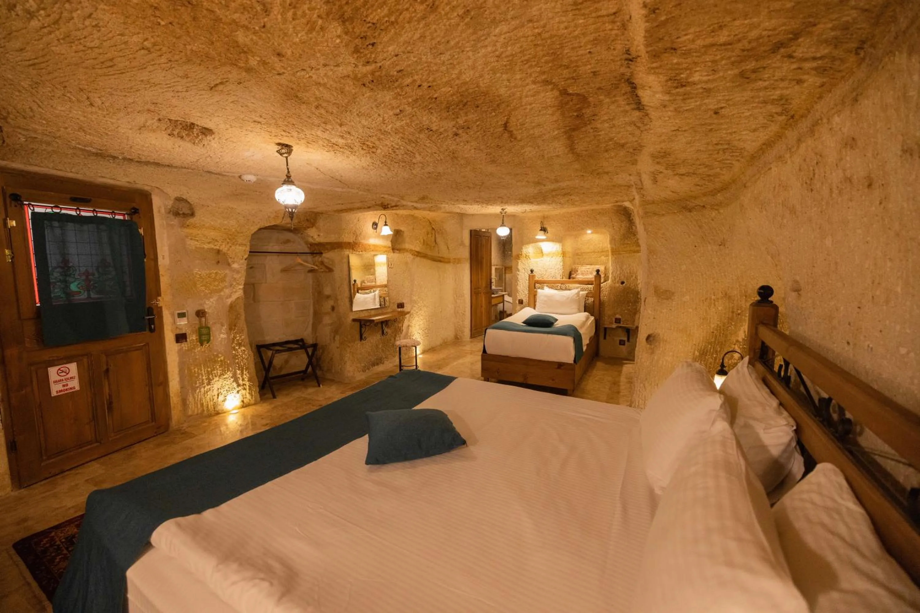 Photo of the whole room, Bed in Peruna Cave