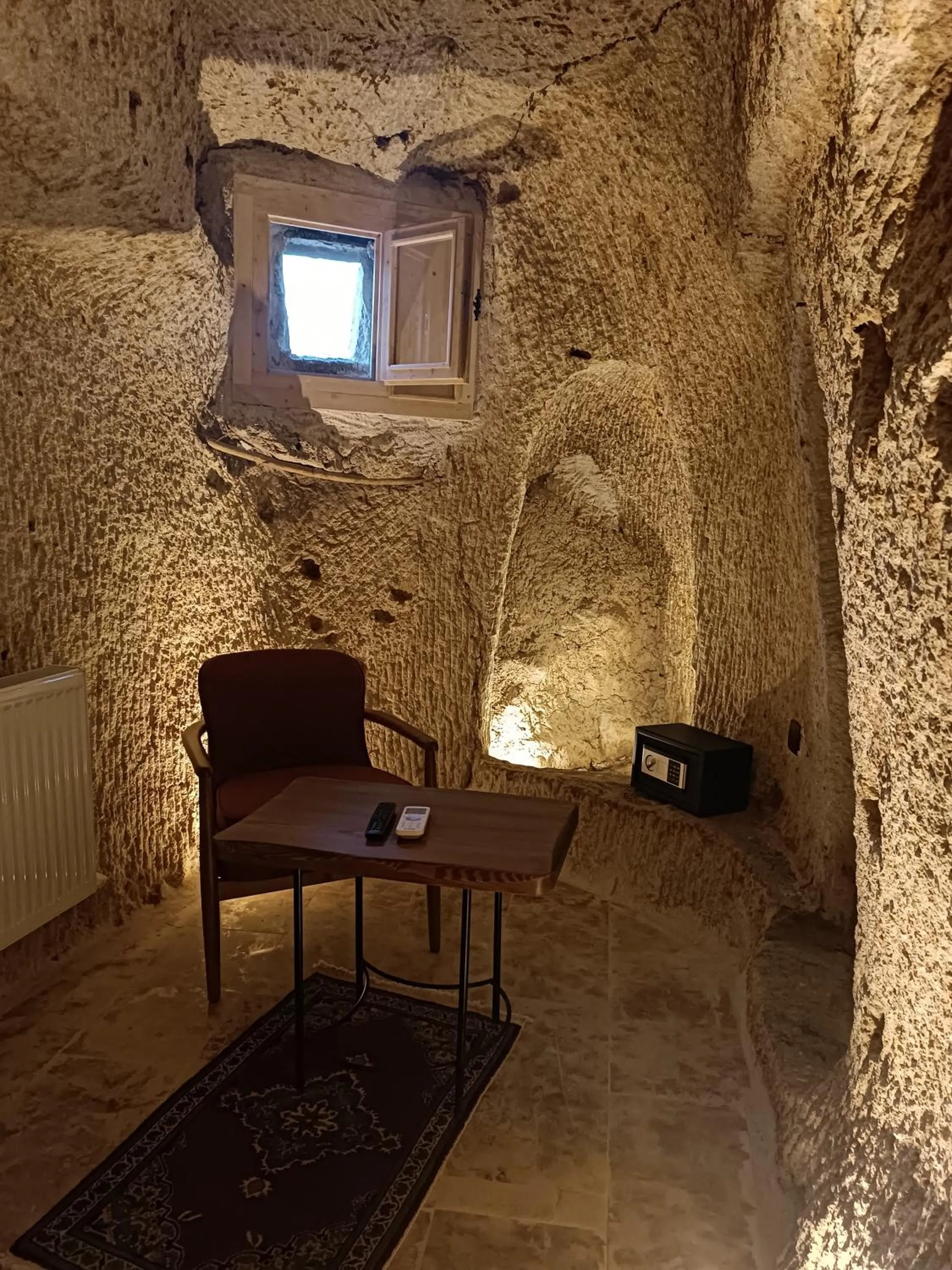 Living room in Peruna Cave
