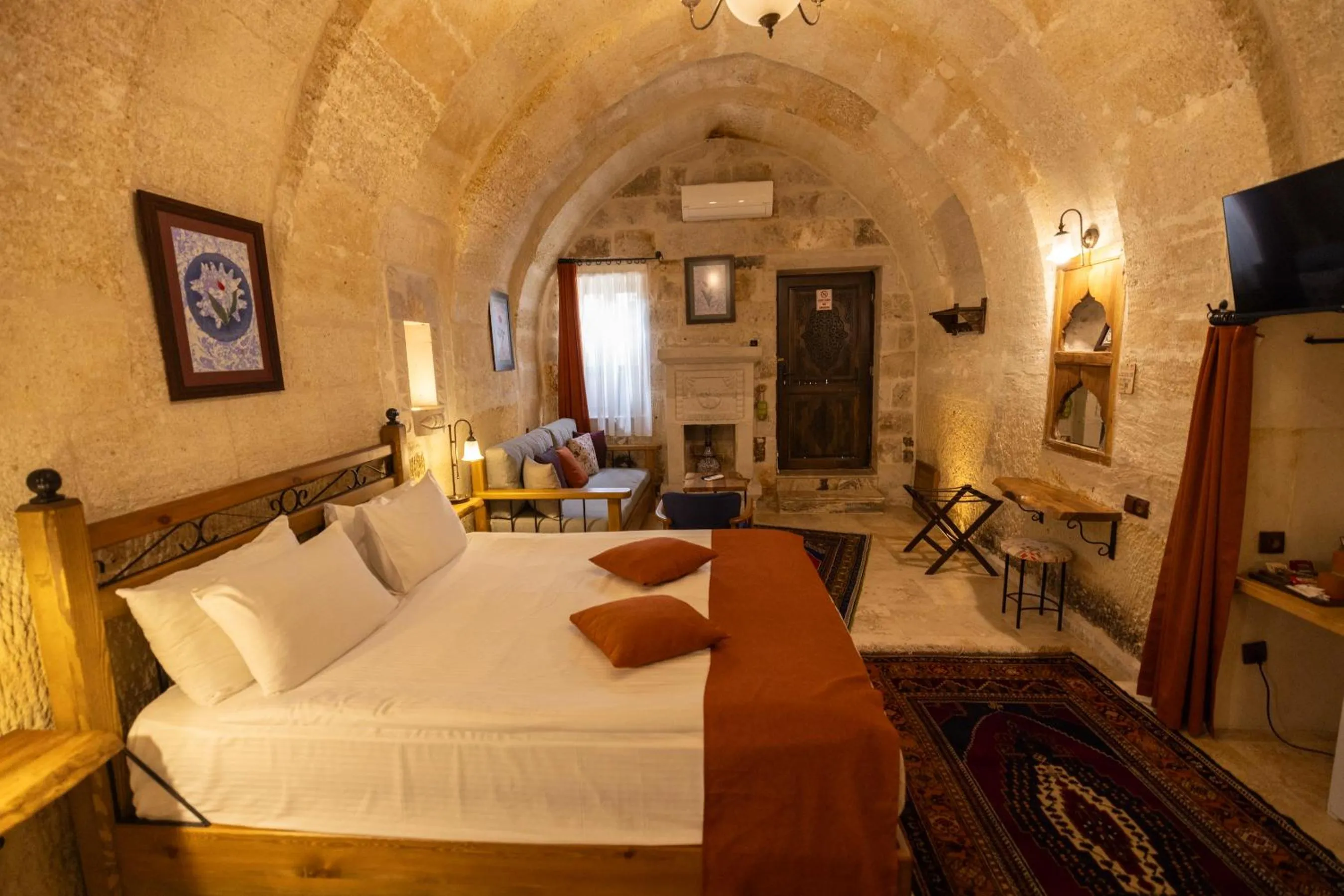 Bird's eye view, Bed in Peruna Cave