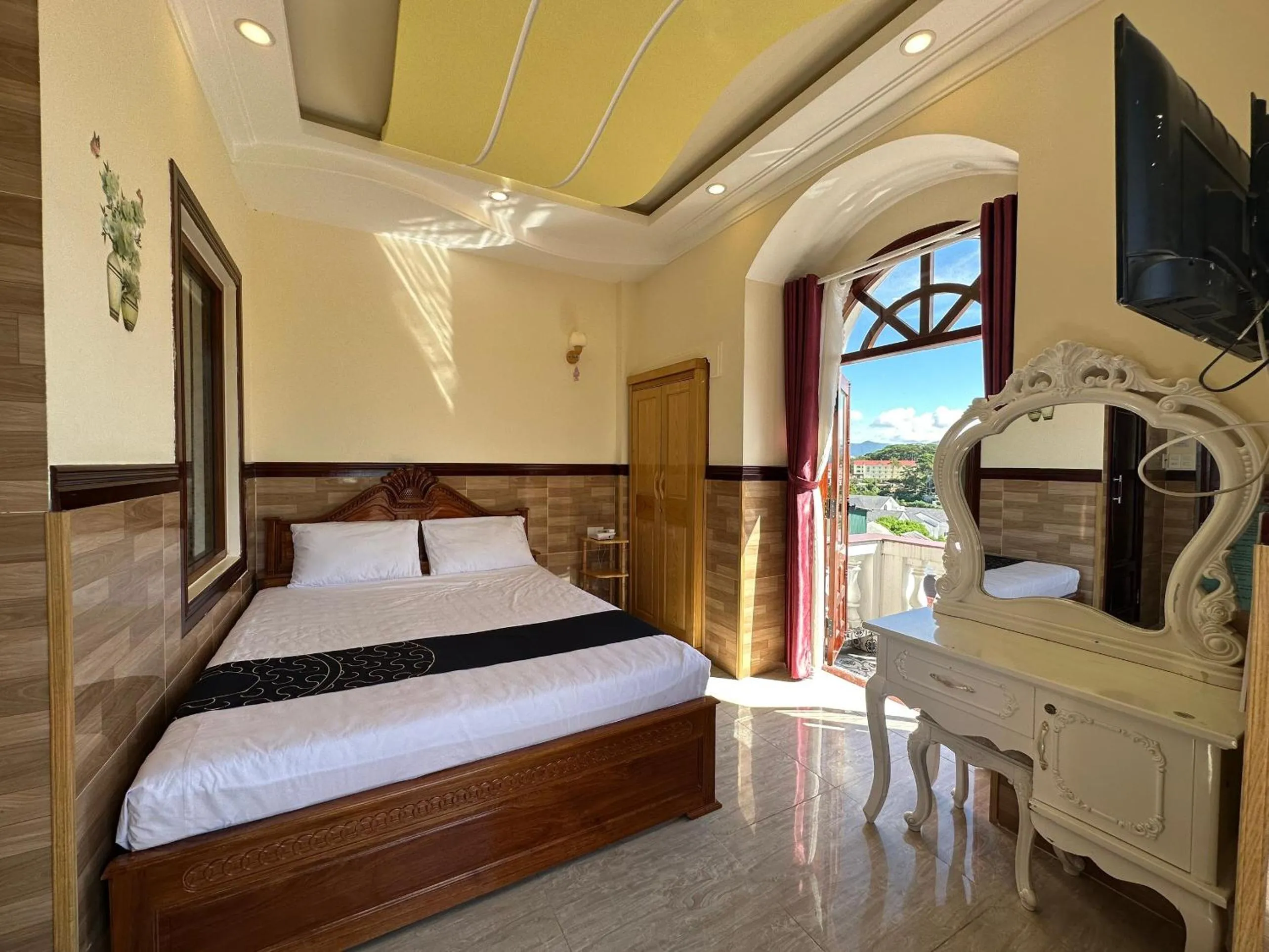 Bedroom, Bed in Capital O 1198 Dinh Loan Hotel