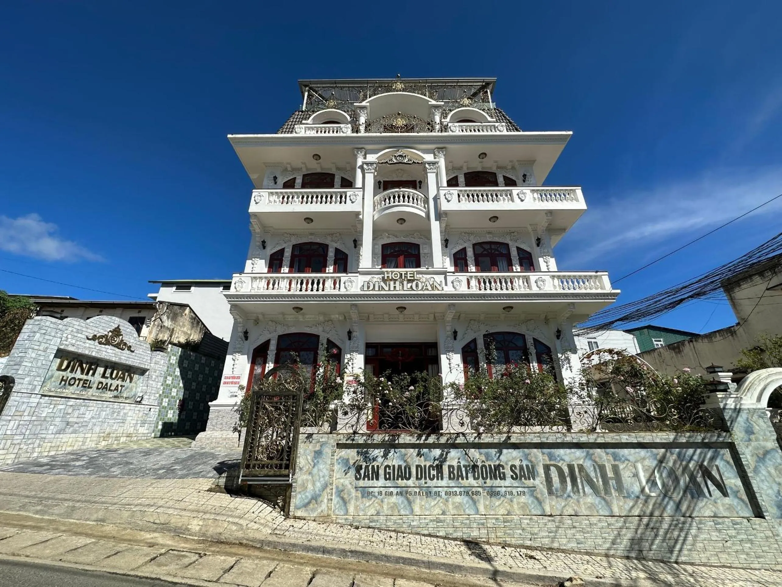 Facade/entrance in Capital O 1198 Dinh Loan Hotel