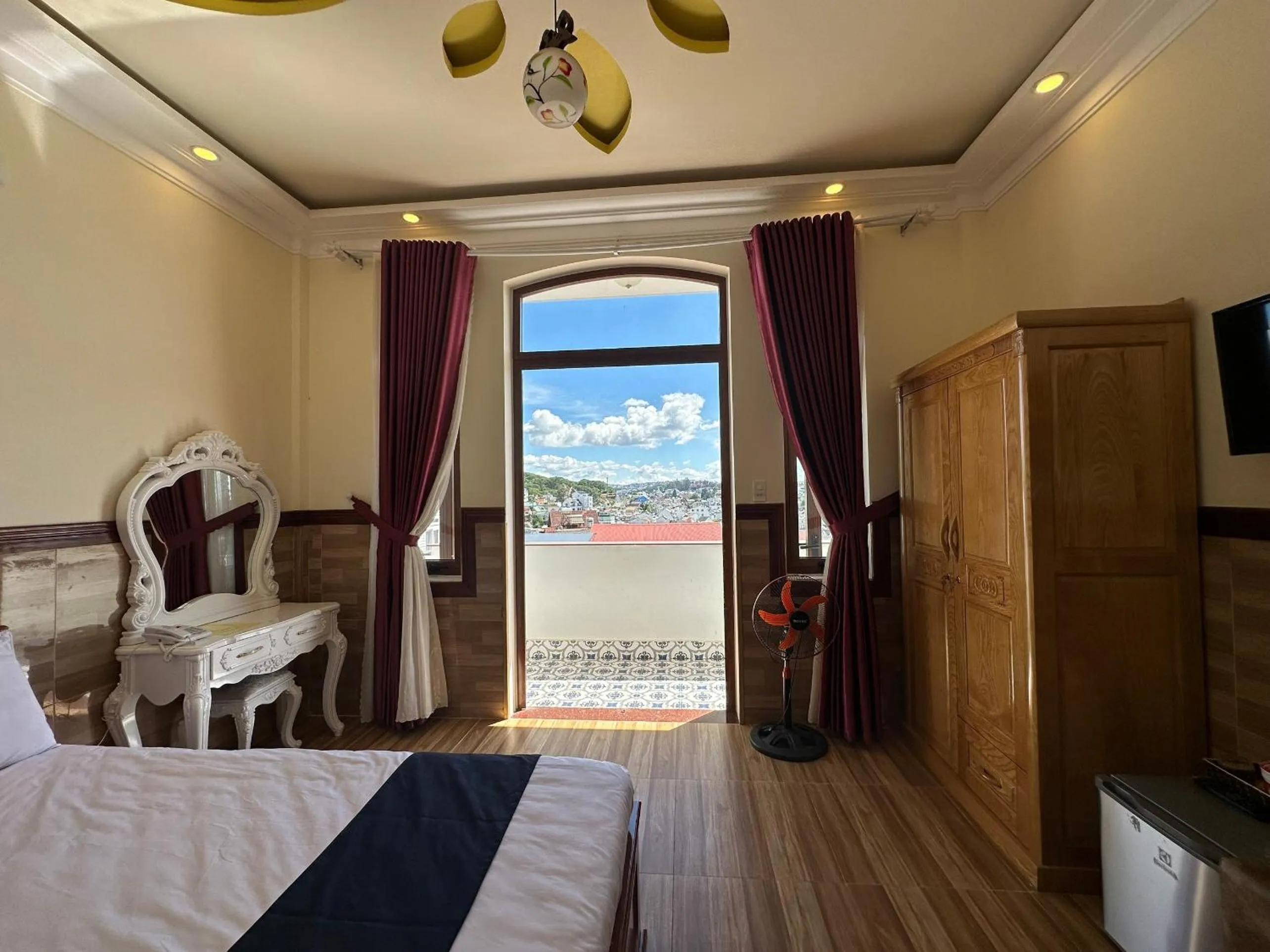 Bedroom, Bed in Capital O 1198 Dinh Loan Hotel