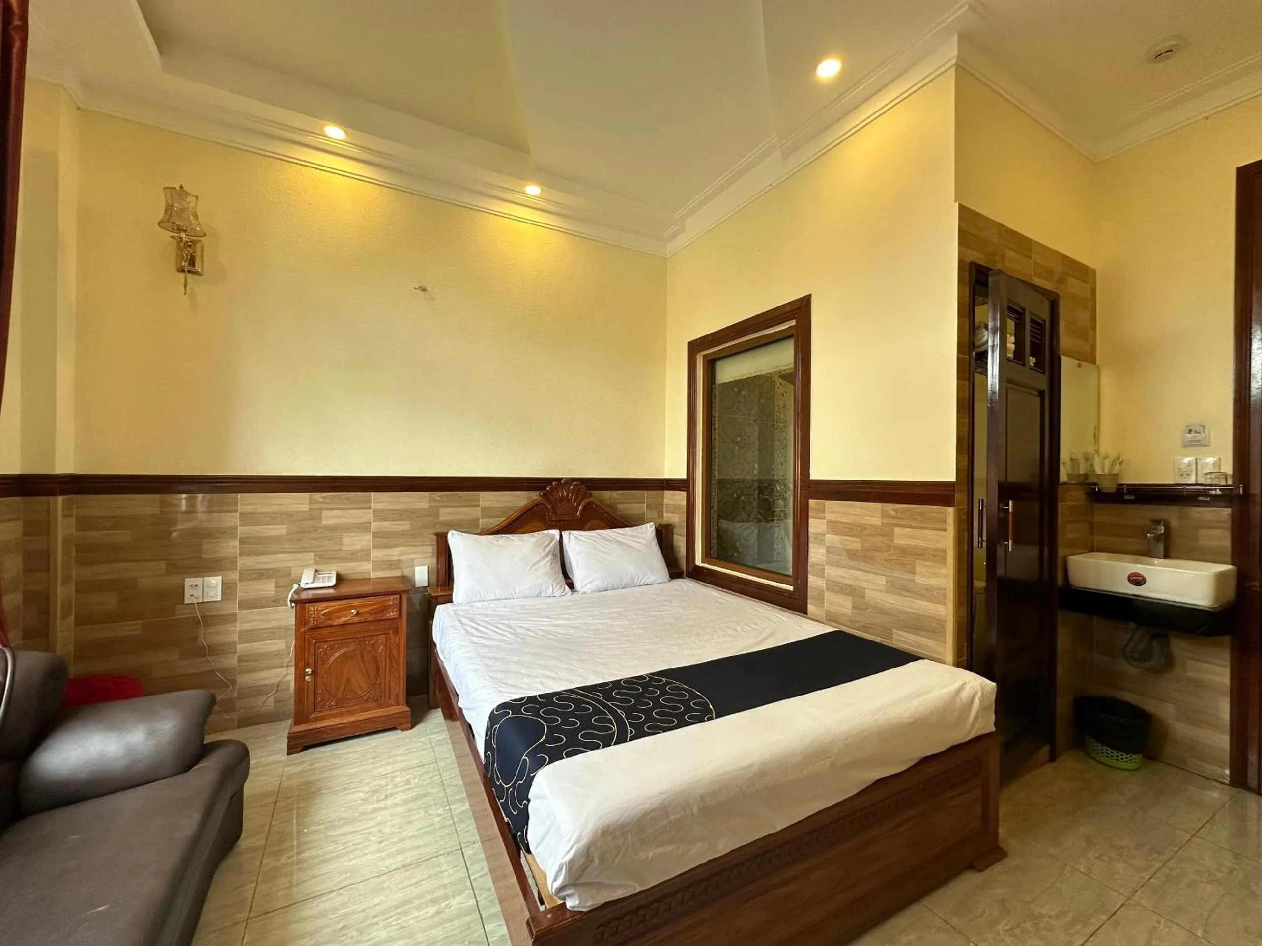 Bedroom, Bed in Capital O 1198 Dinh Loan Hotel