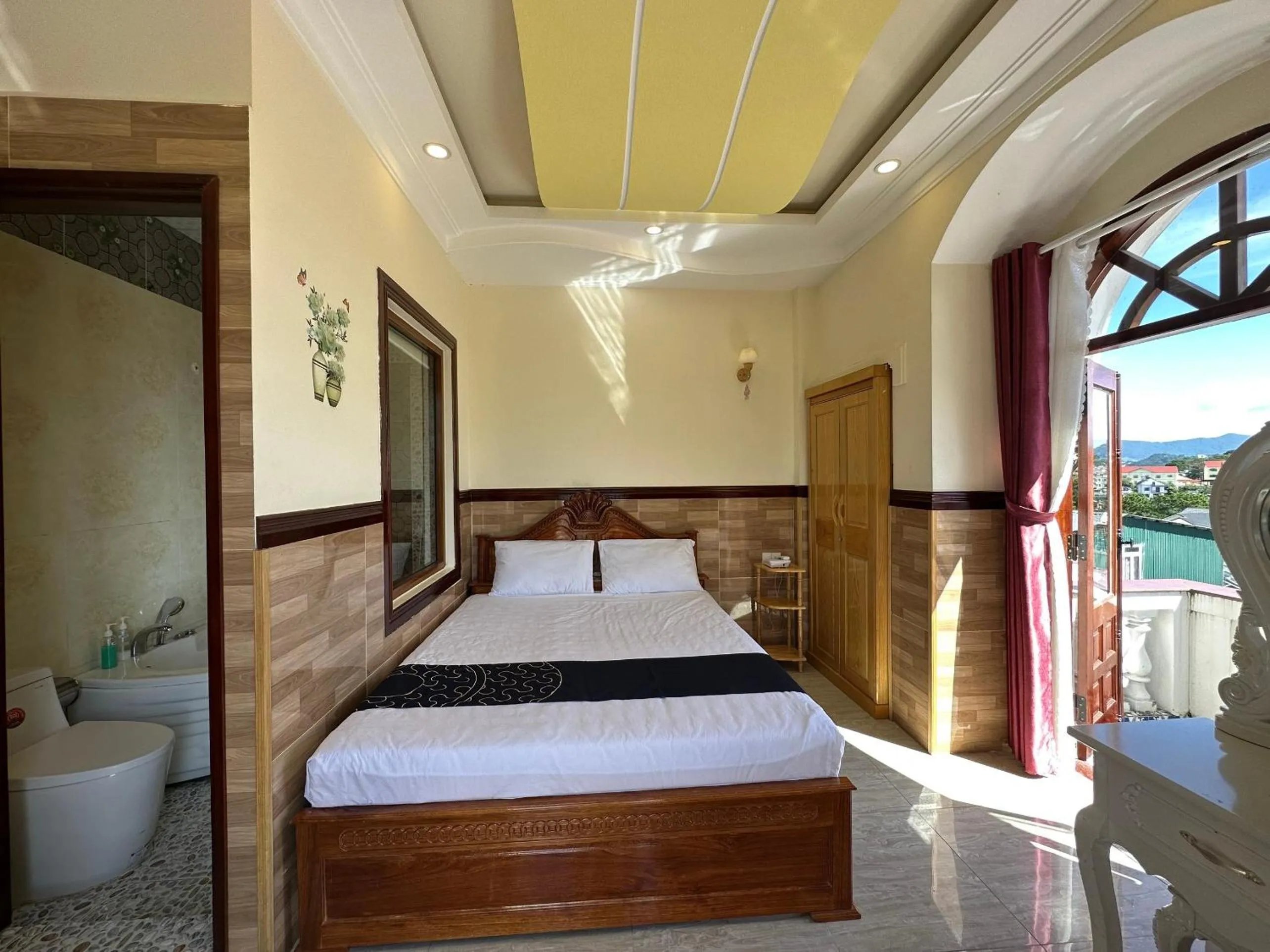 Bedroom, Bed in Capital O 1198 Dinh Loan Hotel