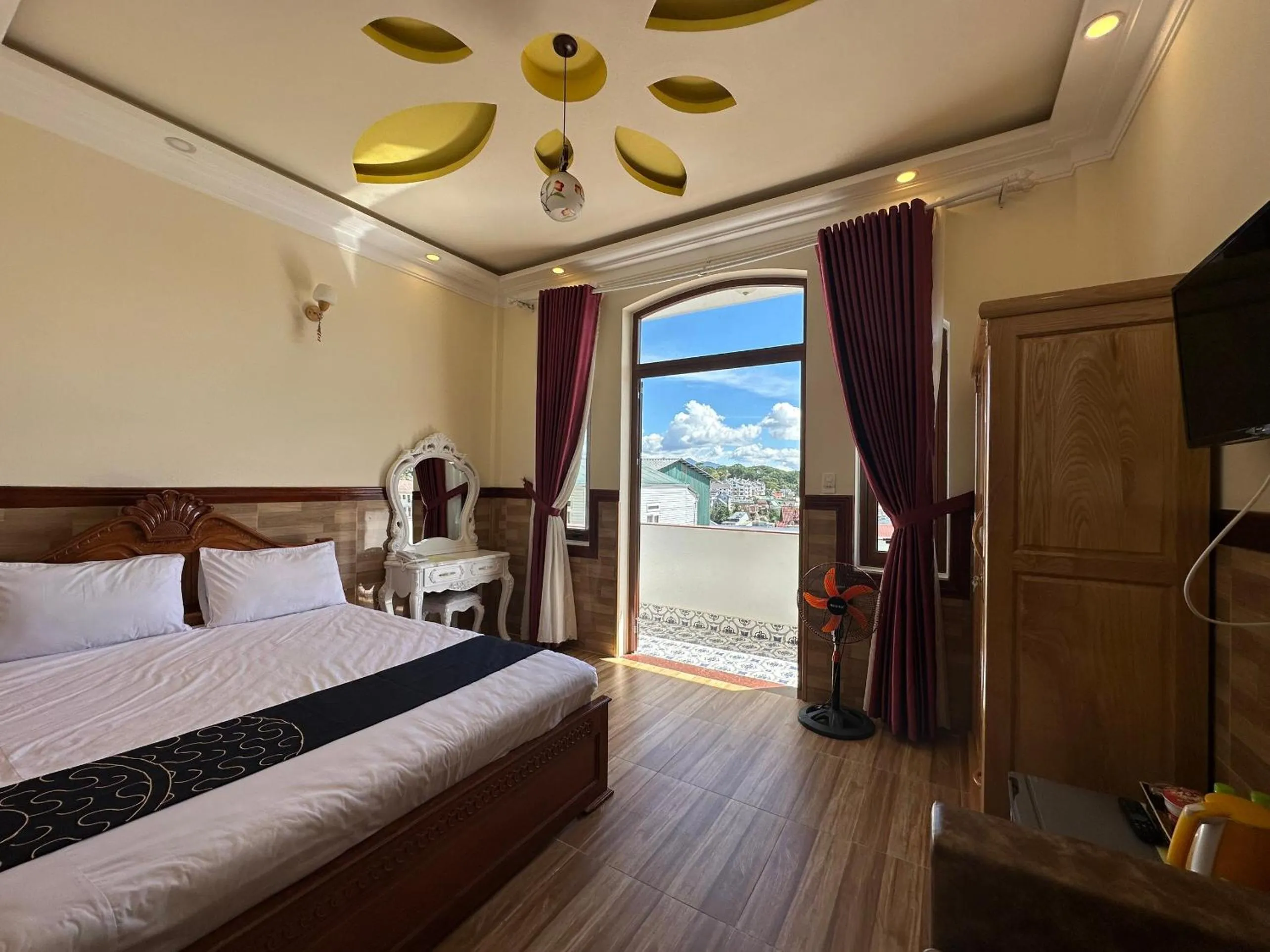 Bedroom, Bed in Capital O 1198 Dinh Loan Hotel