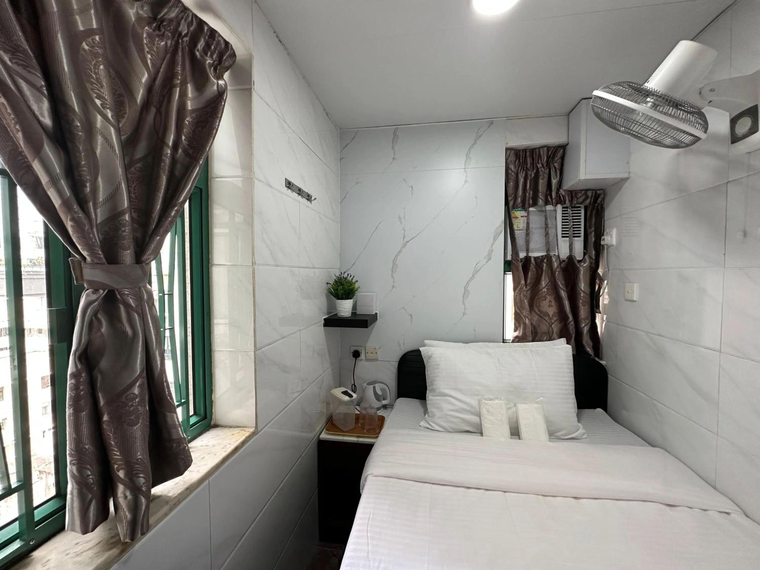 Photo of the whole room, Bed in Mandarin Guest House