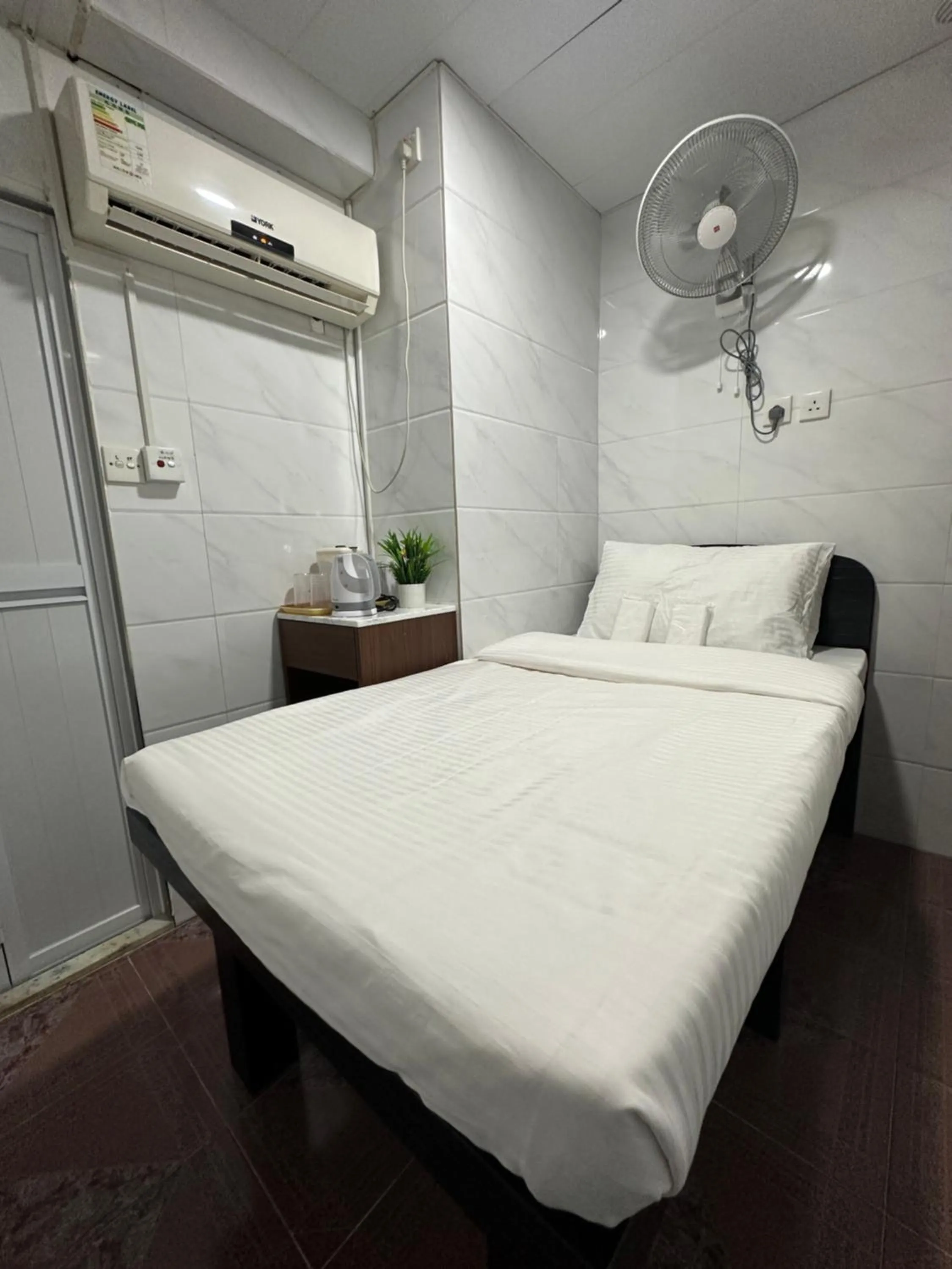 Photo of the whole room, Bed in Mandarin Guest House