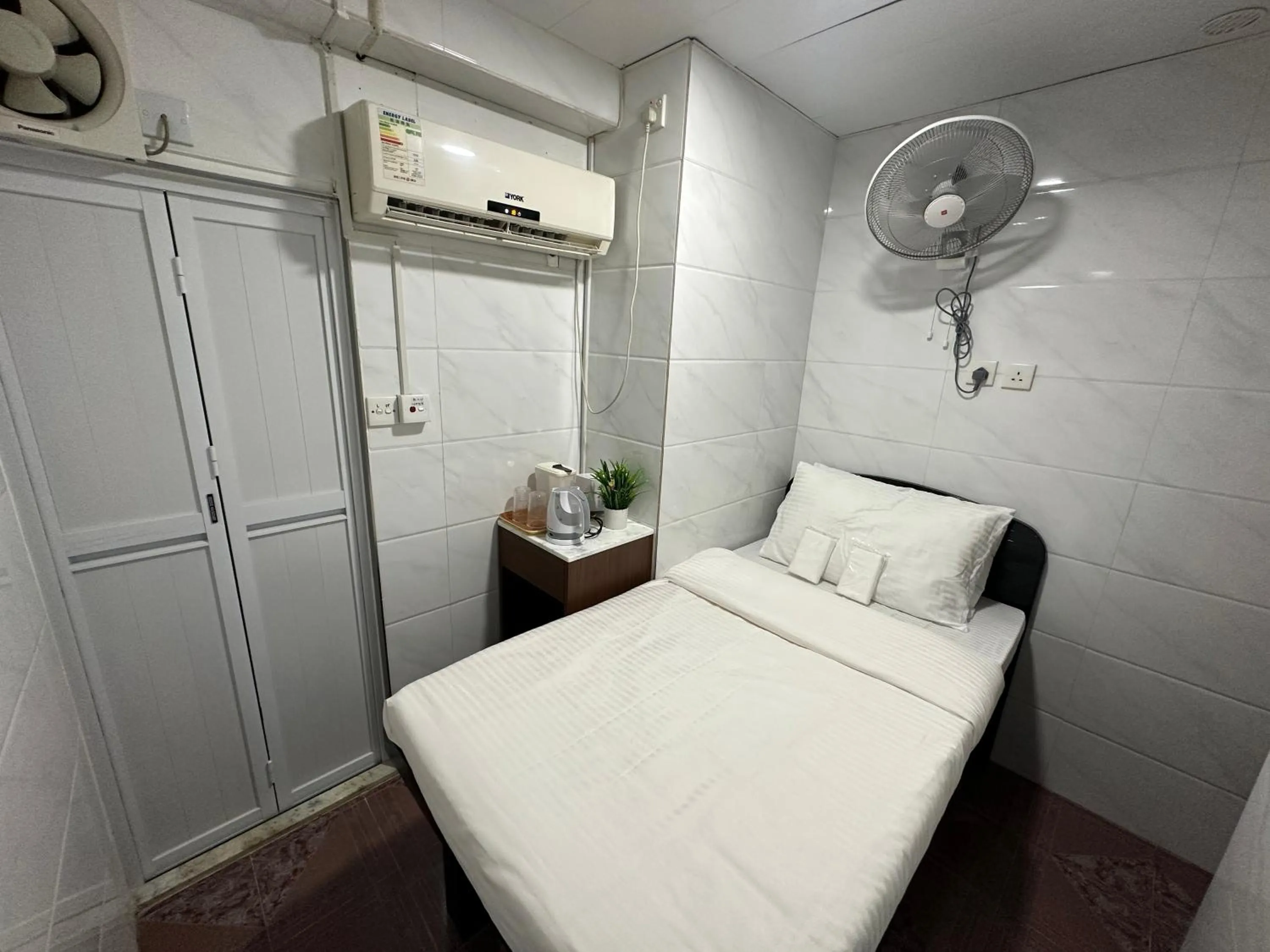 Photo of the whole room, Bed in Mandarin Guest House