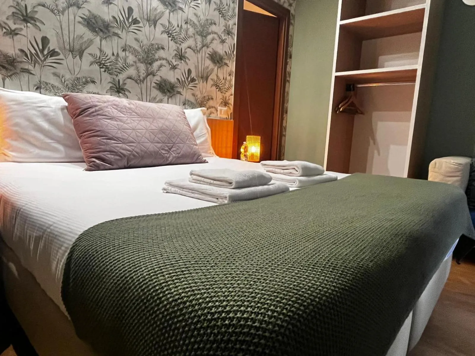 Bed in The Convo Lake Como