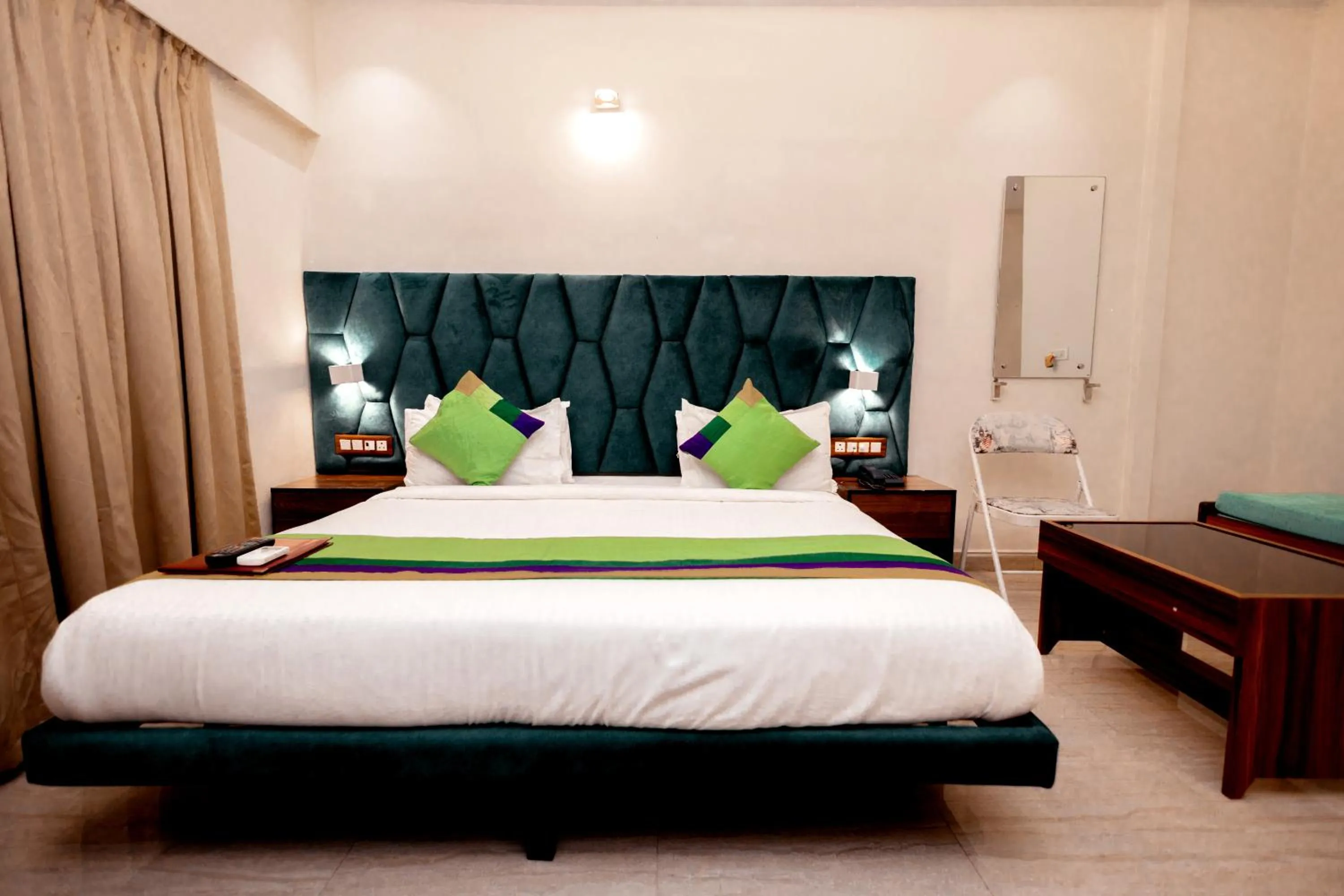 Bed in HOTEL GOLDEN TULIPZ