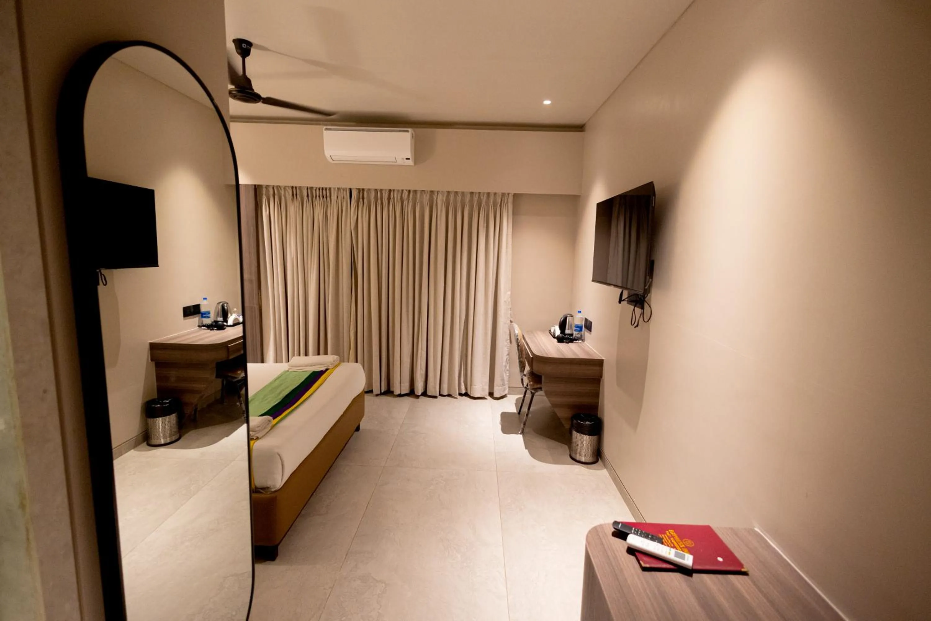 Bed in HOTEL GOLDEN TULIPZ