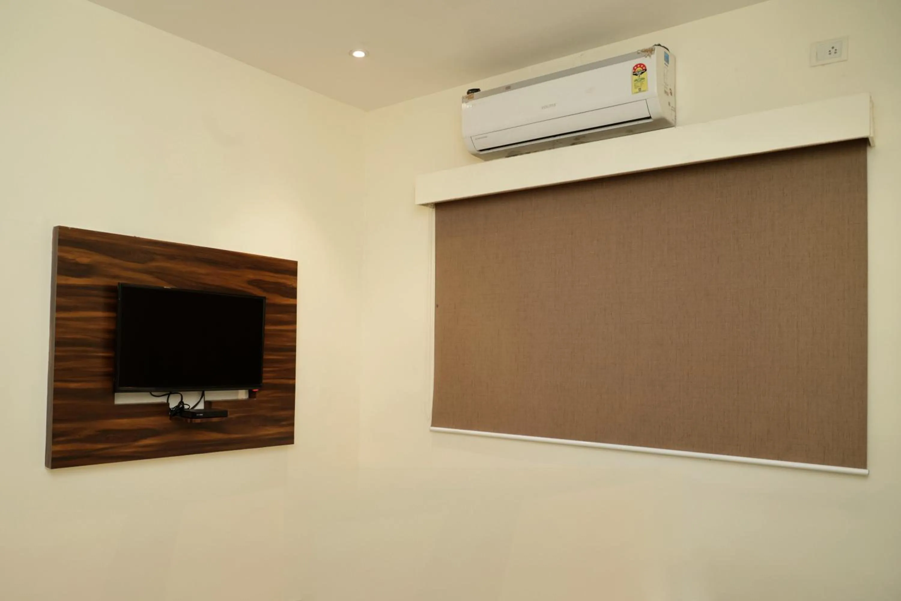 Bedroom in HOTEL GOLDEN TULIPZ